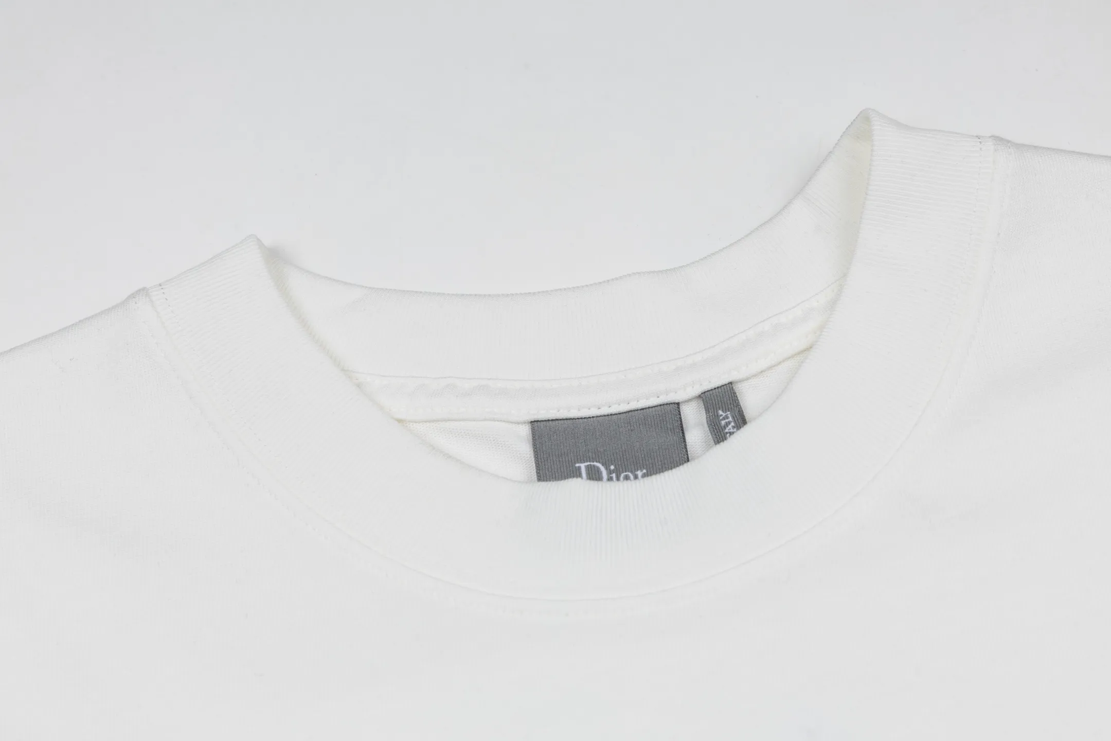 【 . Quality】 DIOR Book Cover T ：15 G ：32 G T Classic ， << ， >> ， 。 White Green ， 。 ， 。 15 ， 。 ， 。 32 ， ， 。 《 ， 》 ， ： 14 ， ； 。 ， 。 ：8878# ：White Size：XS S M L