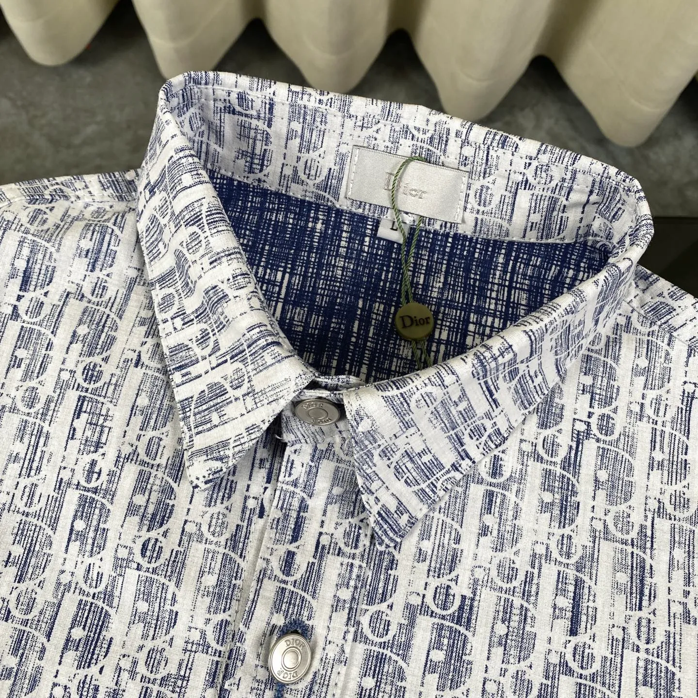 Dior/ ， ， 。 Size：M L XL Dior ， 。 ， 。 D 。 D 。 ， D O ， （ · ，Christian Dior）， ， 。 · ， 。 、 、 、 、 LOGO Dior