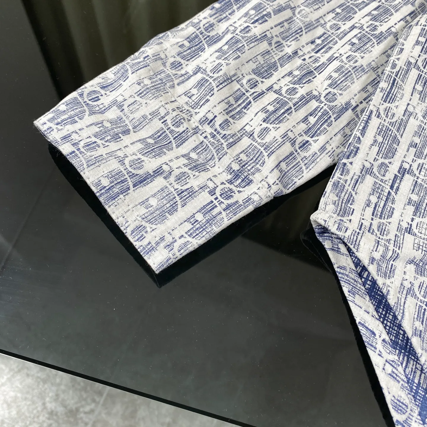 Dior/ ， ， 。 Size：M L XL Dior ， 。 ， 。 D 。 D 。 ， D O ， （ · ，Christian Dior）， ， 。 · ， 。 、 、 、 、 LOGO Dior