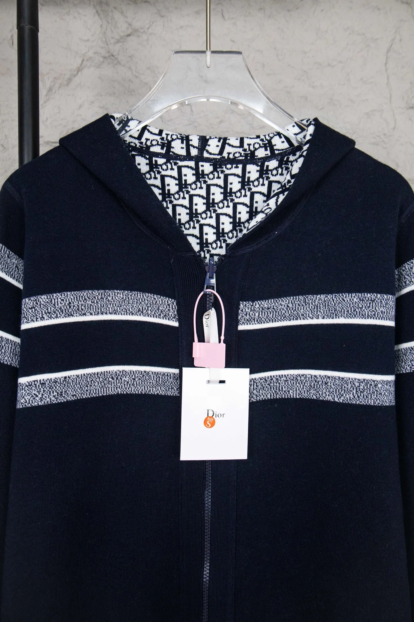 ：M 𝘾𝙝𝙧𝙞𝙨𝙩𝙞𝙖𝙣 𝘿𝙞𝙤𝙧 CD 24SS 50% 35% 15% logo ：Navy Blue Gray Size：S M L