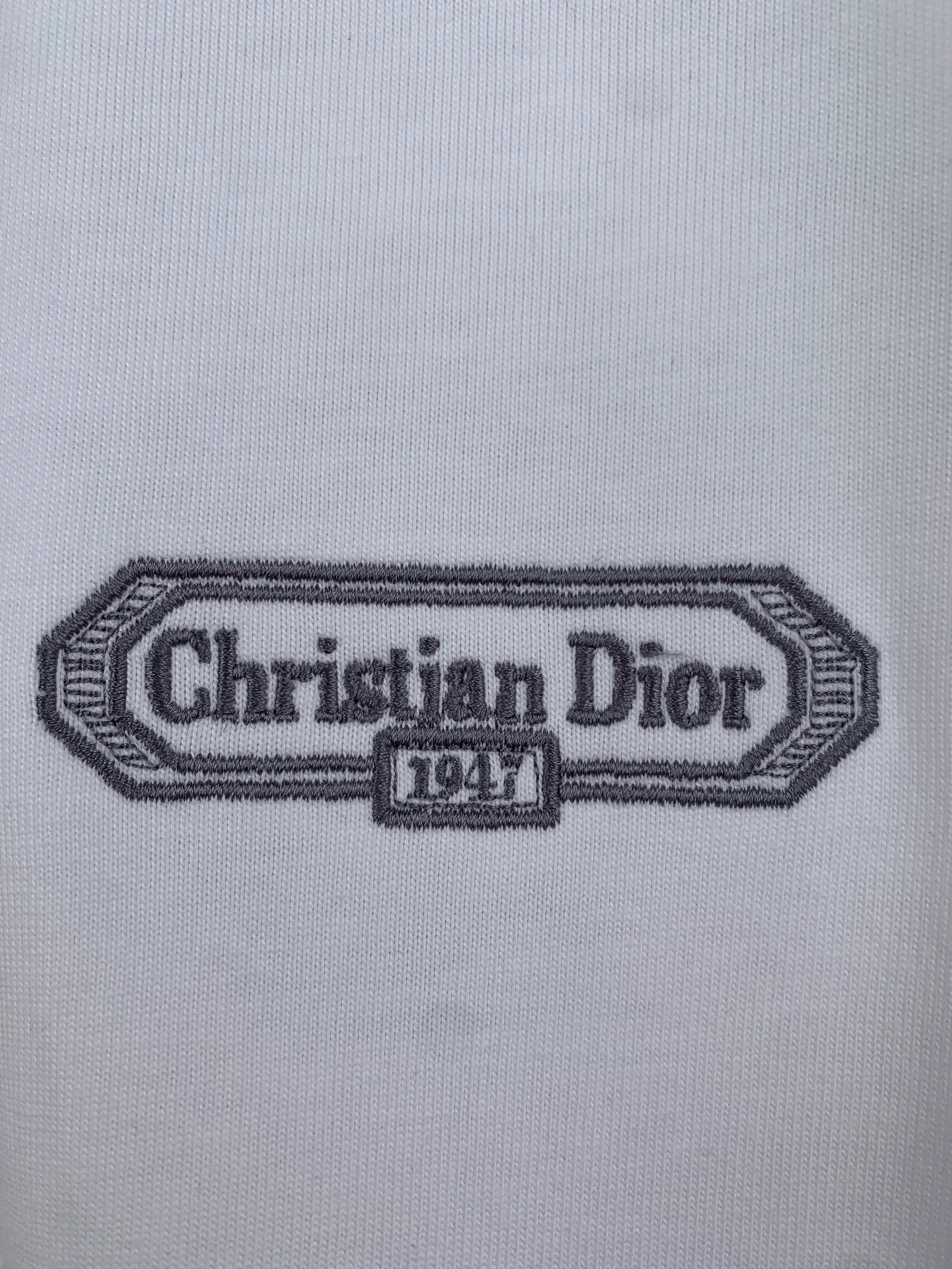 DIOR/ CD Box T T CD Box ， Dior 。 ， ， ， 。 ！ ：Black White Green Sizes：S M L XL