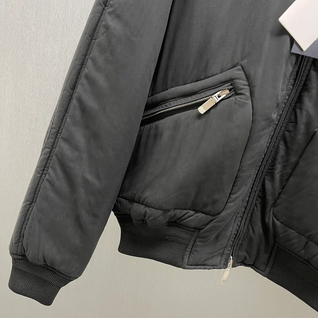 CD Black SIZE : S-XL DIOR AND STONE ISLAND Series， ， Dior 。 Black ， 。 ， Dior DIOR AND STONE ISLAND 。 Series ， 。 DIOR AND STONE ISLAND ， Dior 、 51% ，49%