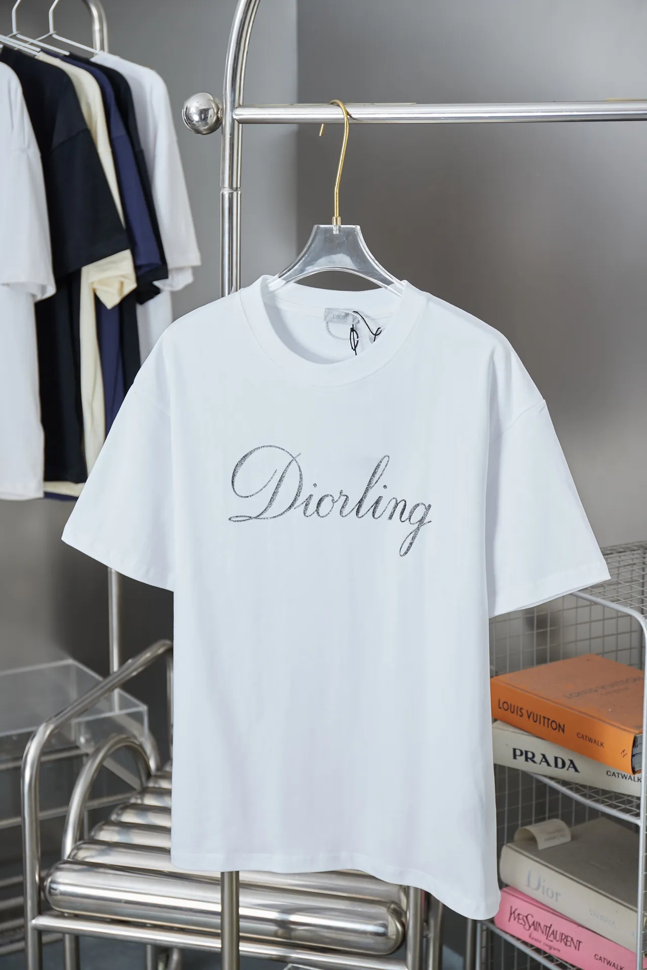 D＊or CD 26SS Early Spring New Arrival Joint Series Silver Pink Printed Short Sleeve Light Luxury Essential Item for Daily Commuting for Men and Women Correct Version Welcome to Compare Detailed Features Gram 100% pure cotton double yarn jersey fabric Custom dyed in the same vat with special thickened 32 count double ply 1 Original main mark, washed tag, brand moisture-proof paper packaging Color: White Size: S/M/L/XL