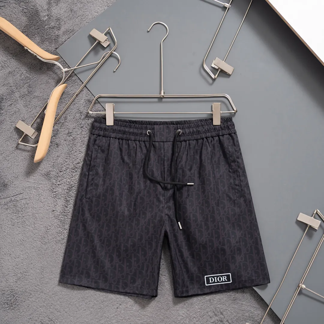 V 0065# [Replenishment all year round] Dior New Arrival shorts and beach shorts, a must-have for beach travel, high-order original hardware! The upper body effect is super positive, and the leg lines are fully highlighted. The texture of imported quick-drying fabrics is tight and delicate, and the panoramic high-definition logo design makes the upper body very comfortable and stylish. Versatile is also very practical and is worth buying! Sizes: M L XL XXL 3XL