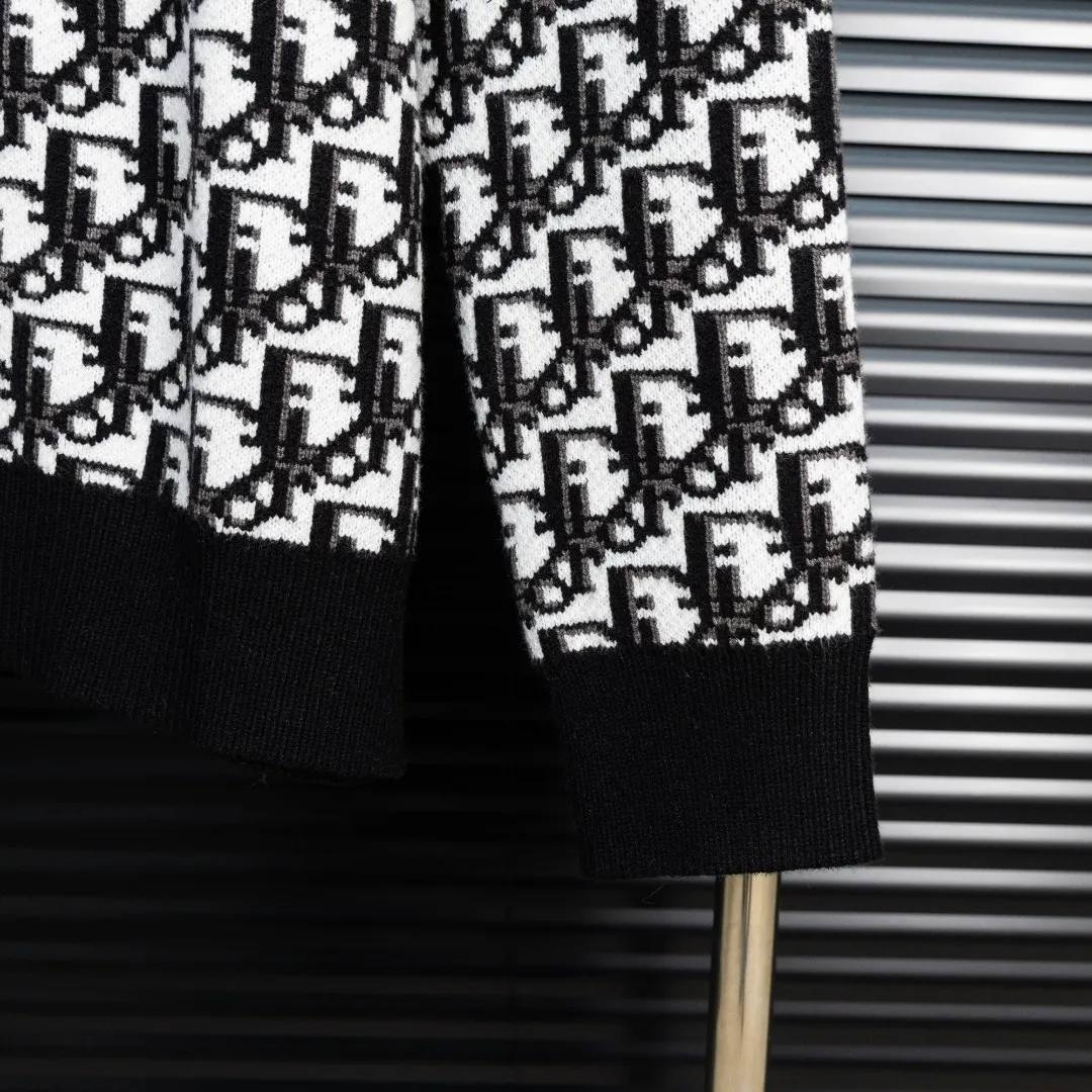 Style: Dior DIOR all-over horizontal stripe knitted sweater Size: S-XXL Fabric: Wool blend Accessories: A full set of customized original accessories