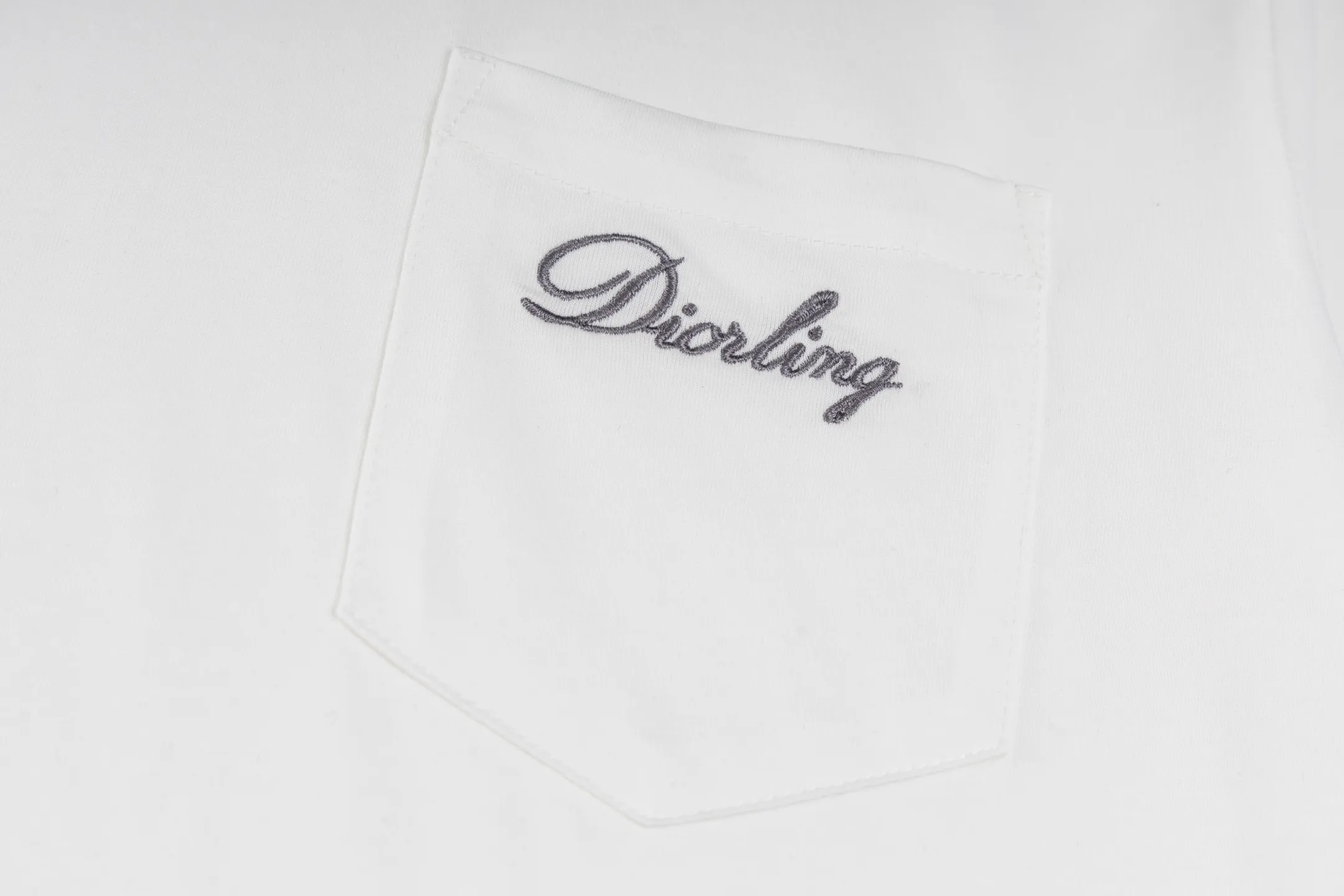【 】 CD （White） 24S 185g ， 32S g 。 T Series ， 。 White ， 。 ， 。 24 ， ， Quality 。 ， 、Breathable 、 、 ； 、 、 。 ， ； 。 。 ， 。 Size:XS-S-M-L