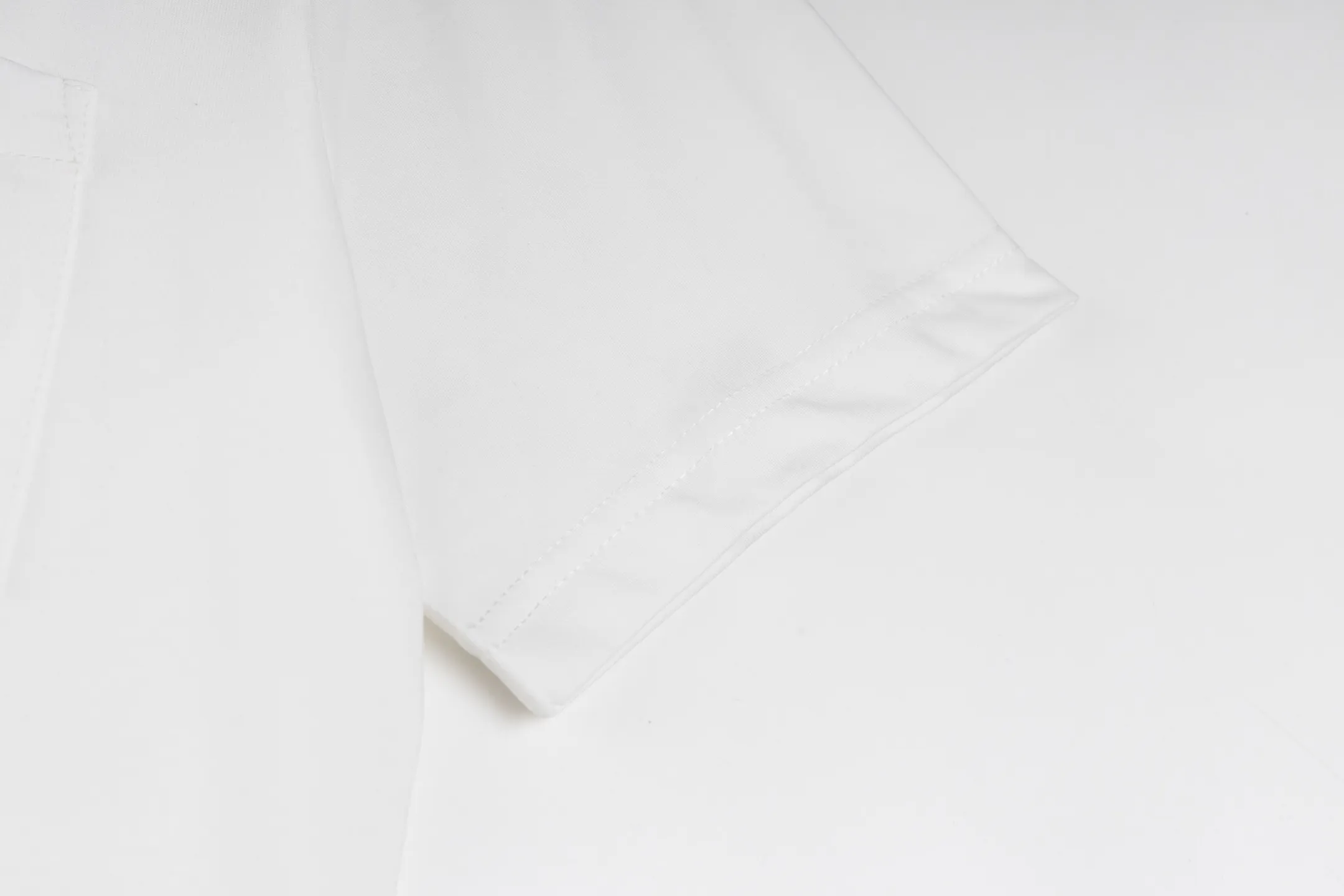 【 】 CD （White） 24S 185g ， 32S g 。 T Series ， 。 White ， 。 ， 。 24 ， ， Quality 。 ， 、Breathable 、 、 ； 、 、 。 ， ； 。 。 ， 。 Size:XS-S-M-L