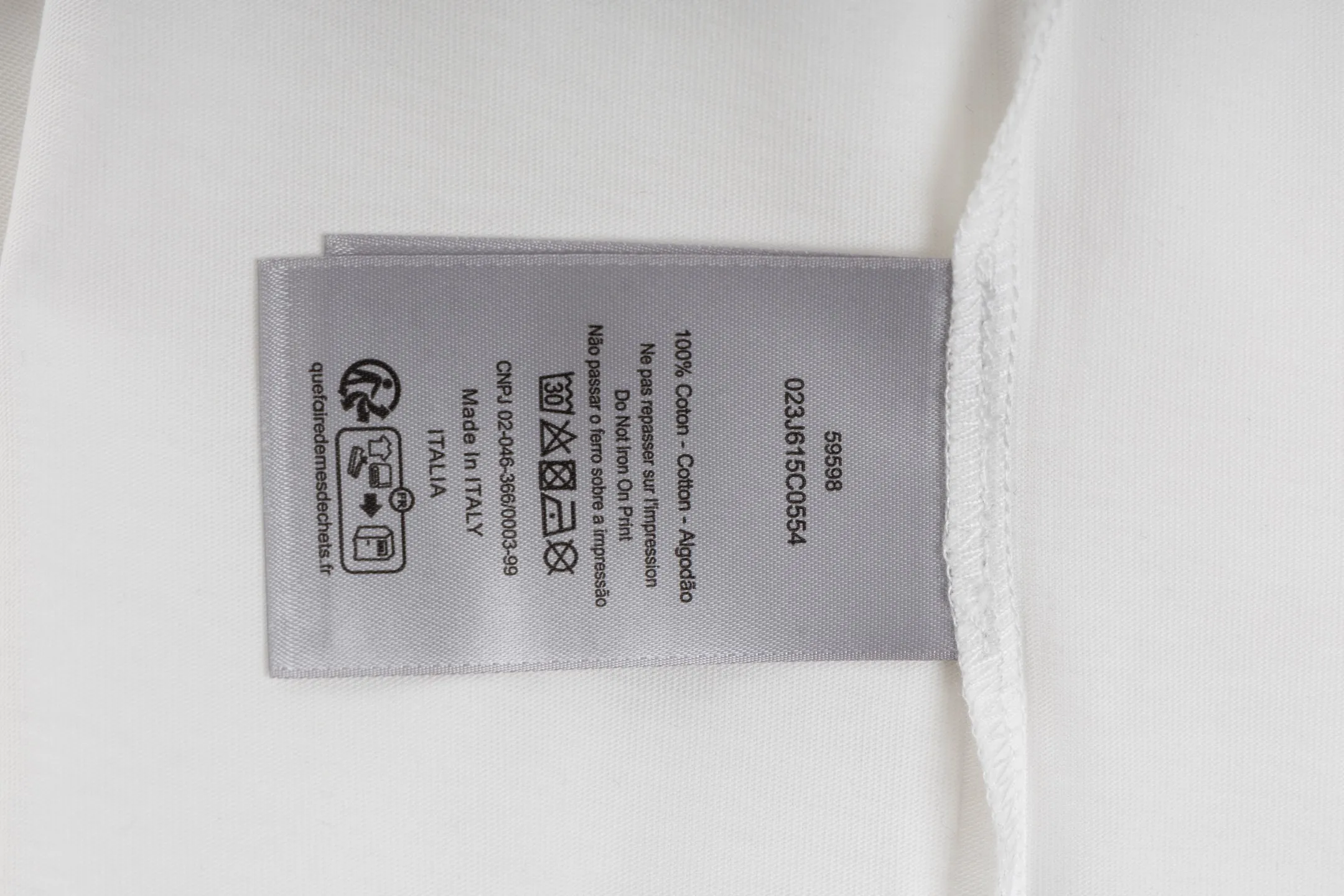 【 】 CD （White） 24S 185g ， 32S g 。 T Series ， 。 White ， 。 ， 。 24 ， ， Quality 。 ， 、Breathable 、 、 ； 、 、 。 ， ； 。 。 ， 。 Size:XS-S-M-L