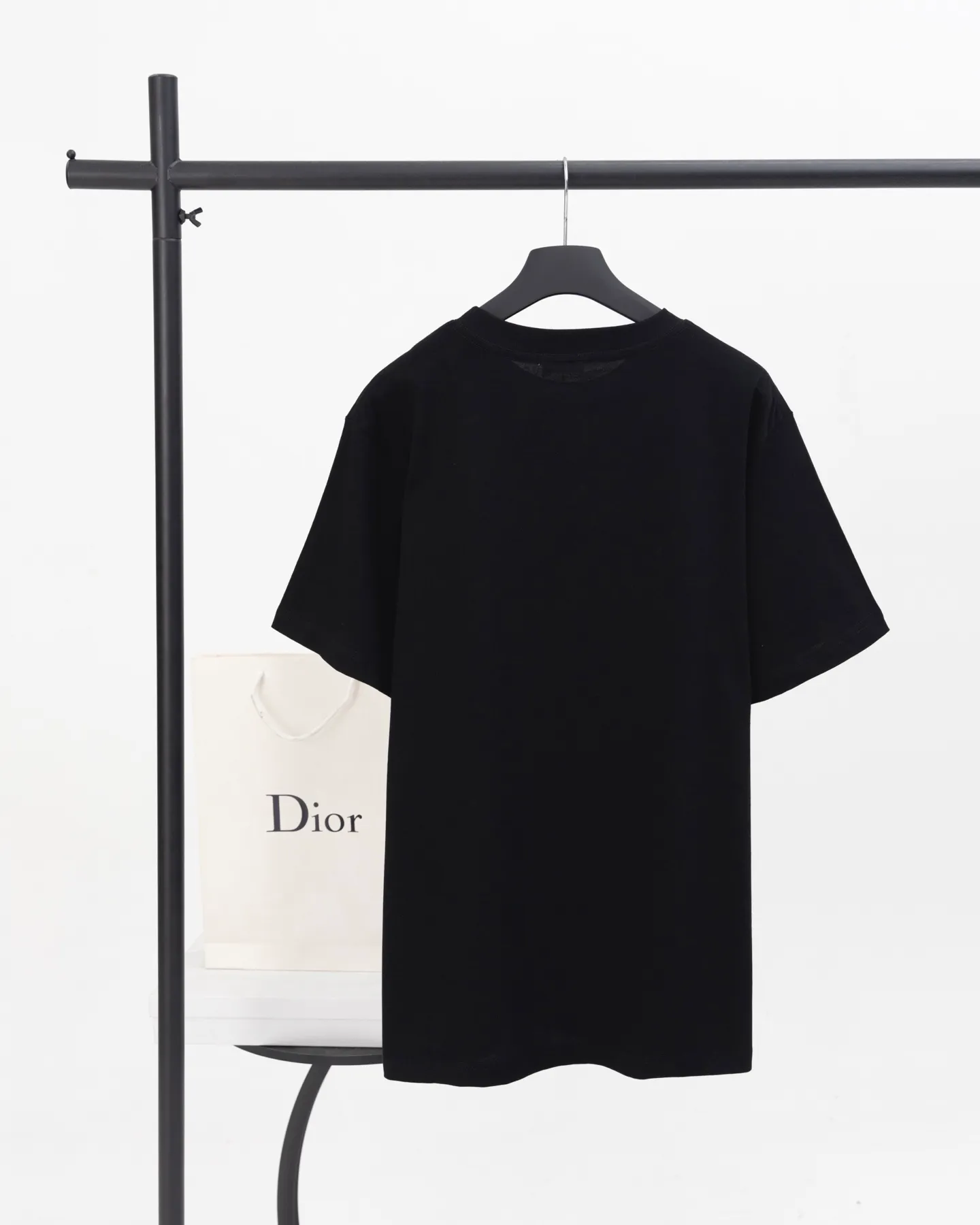 【 . Quality】 DIOR T 32 100% ( ) 1x 1 ( ) 1:1 1:1 ( ) ：8849# ：White Black Size：XS S M L