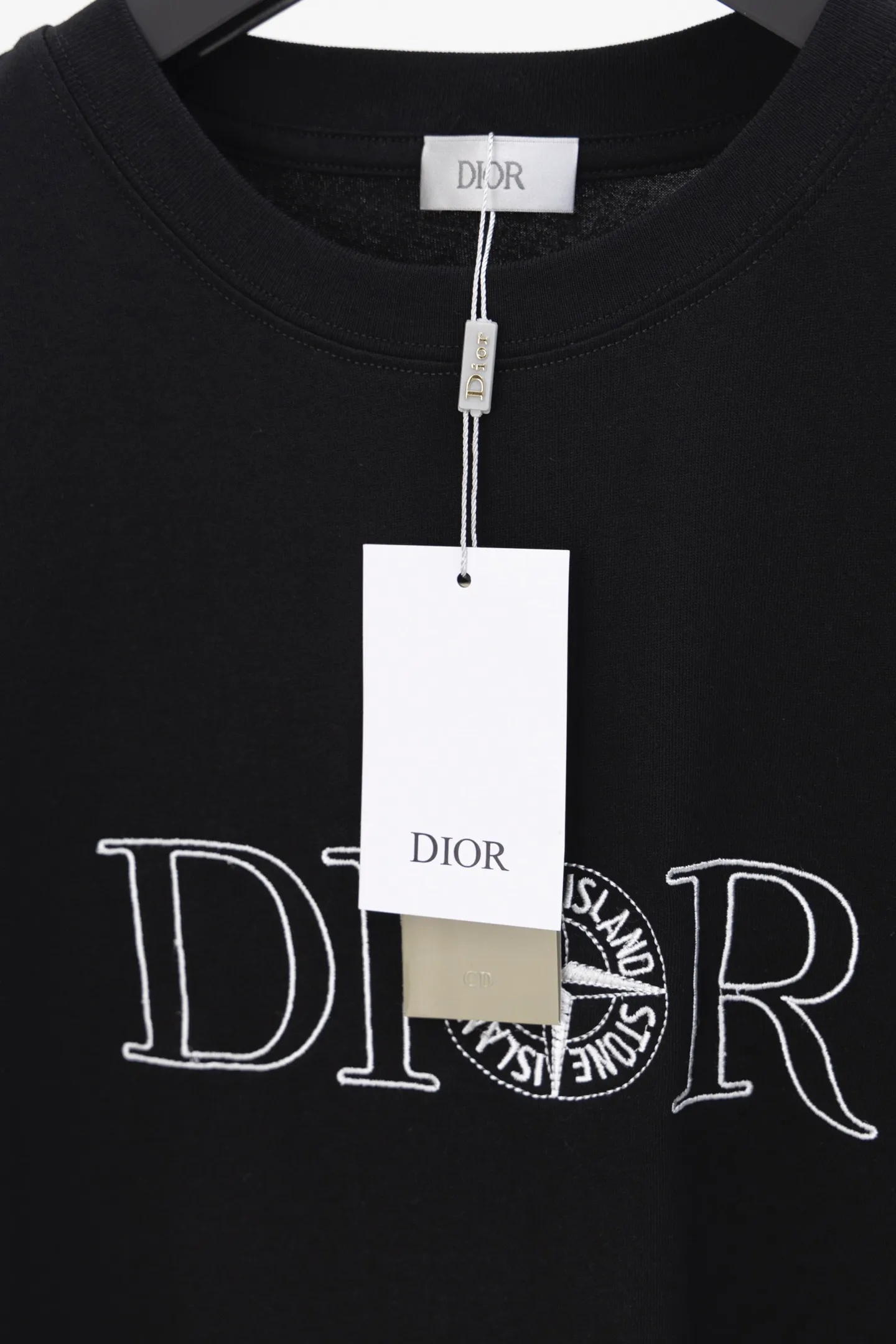 【 . Quality】 DIOR T 32 100% ( ) 1x 1 ( ) 1:1 1:1 ( ) ：8849# ：White Black Size：XS S M L