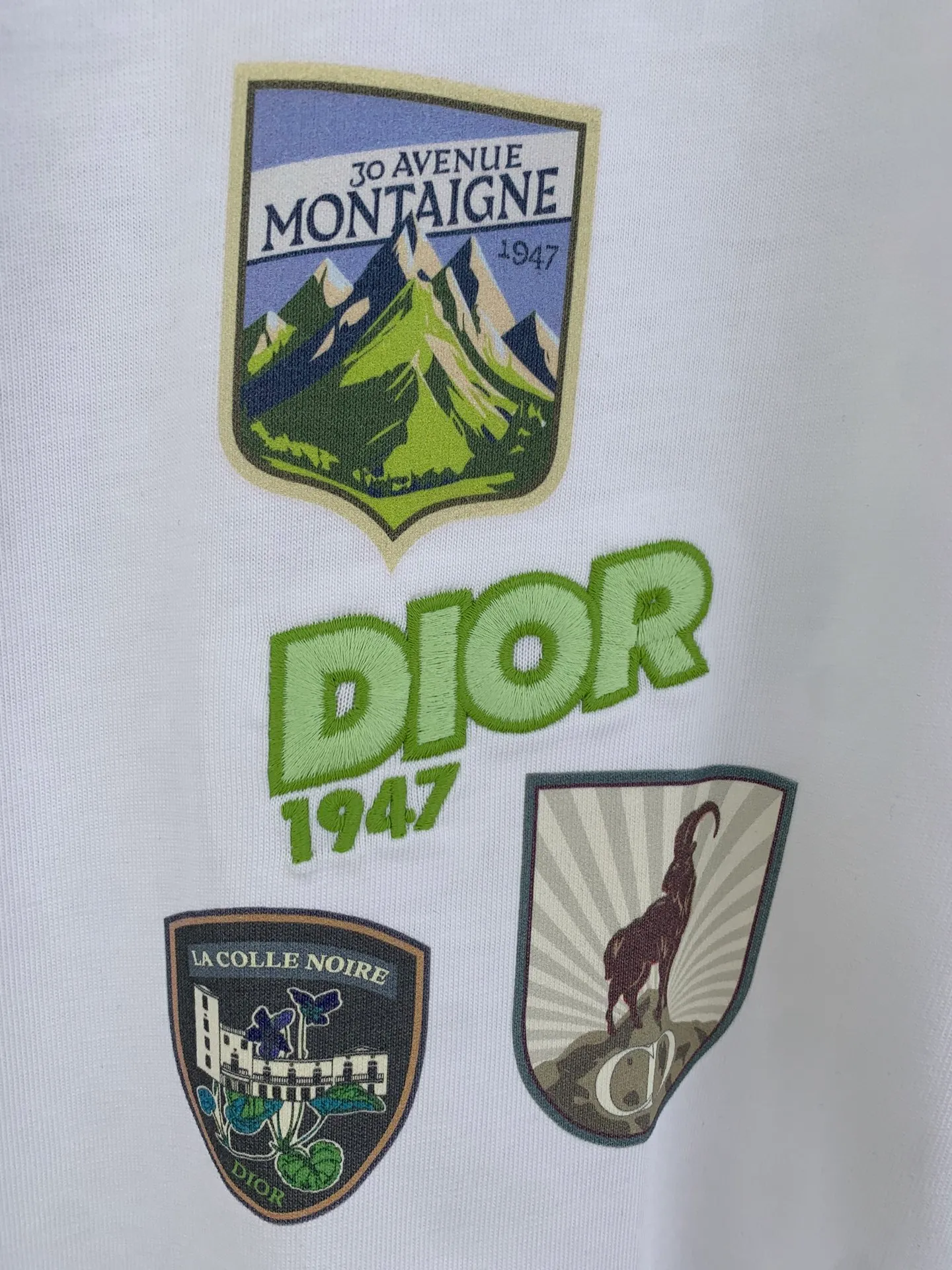 Dior 25SSNew Arrival Dior Mountain T ， Dior Mountain T Series ， ， Dior Dior Classic 。 White ， ，Series ， 。 ：White Black Sizes：S M L XL