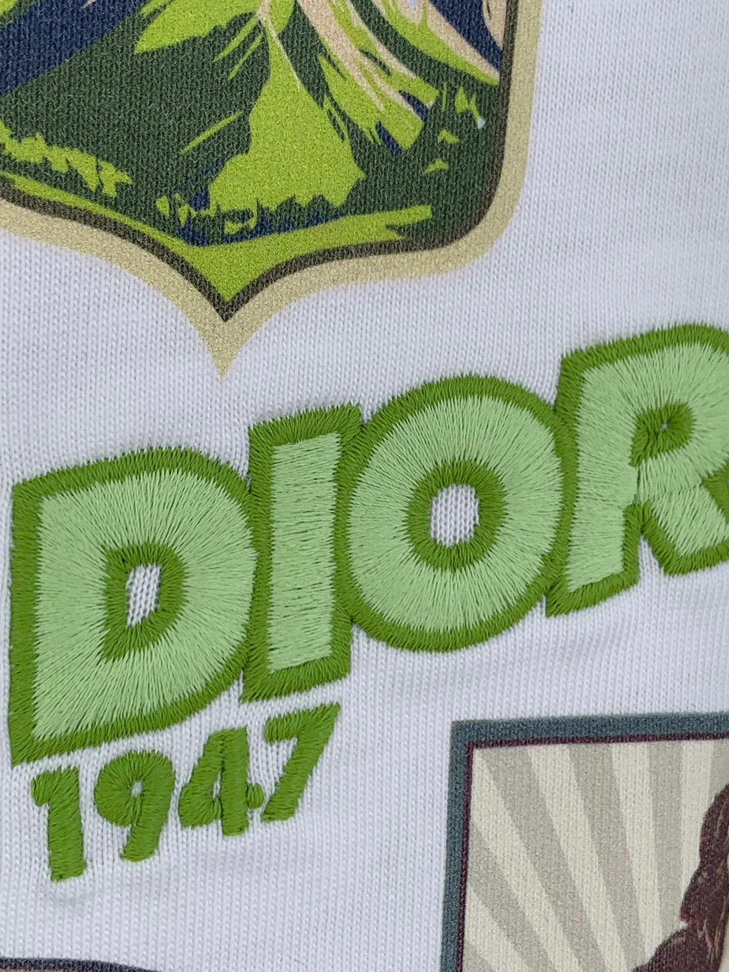 Dior 25SSNew Arrival Dior Mountain T ， Dior Mountain T Series ， ， Dior Dior Classic 。 White ， ，Series ， 。 ：White Black Sizes：S M L XL