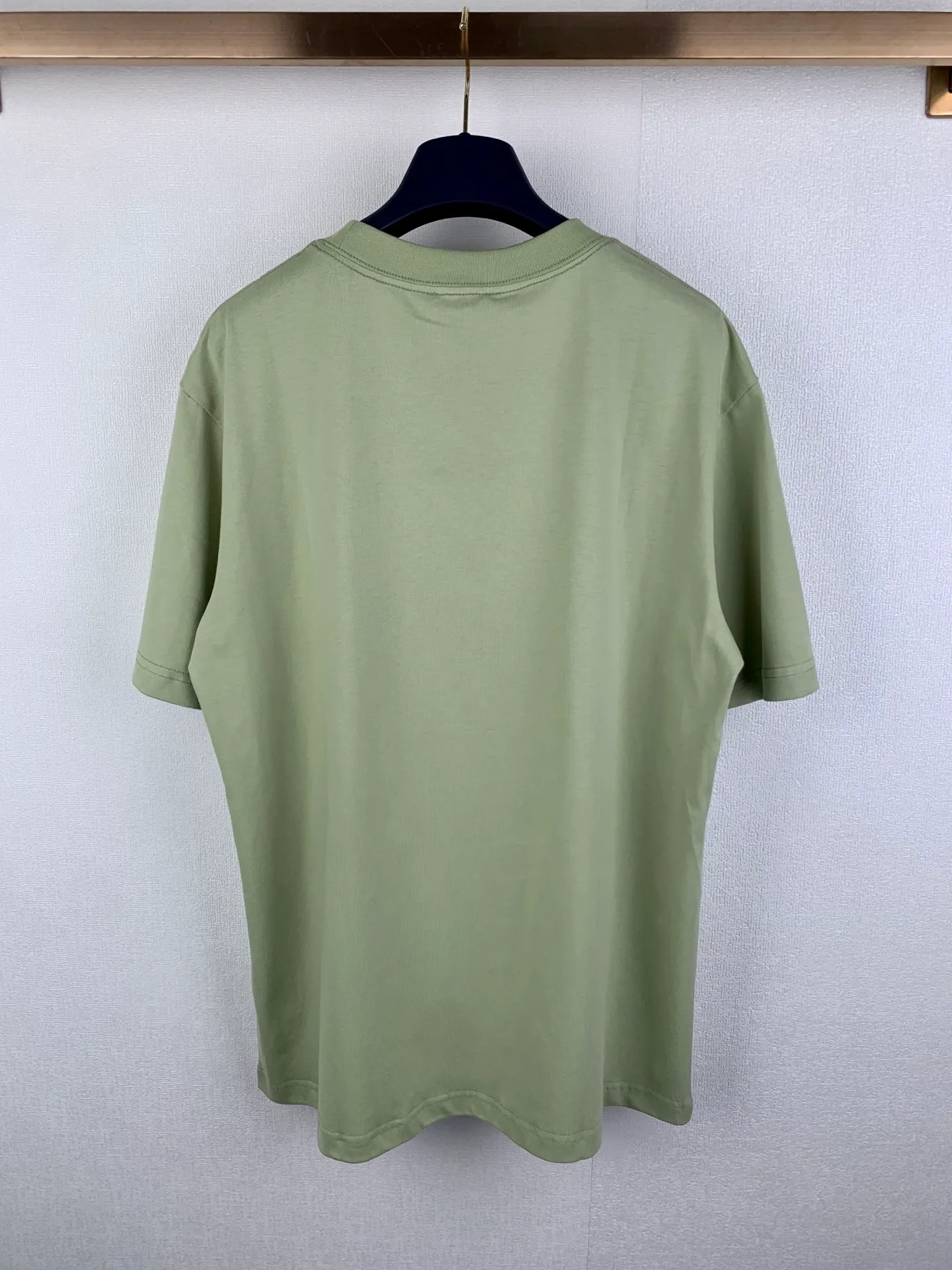 Dior 25SSNew Arrival Dior Mountain T ， Dior Mountain T Series ， ， Dior Dior Classic 。 White ， ，Series ， 。 ：White Black Sizes：S M L XL