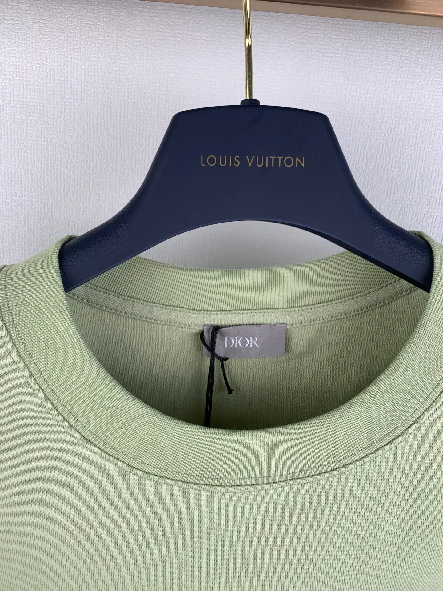 Dior 25SSNew Arrival Dior Mountain T ， Dior Mountain T Series ， ， Dior Dior Classic 。 White ， ，Series ， 。 ：White Black Sizes：S M L XL