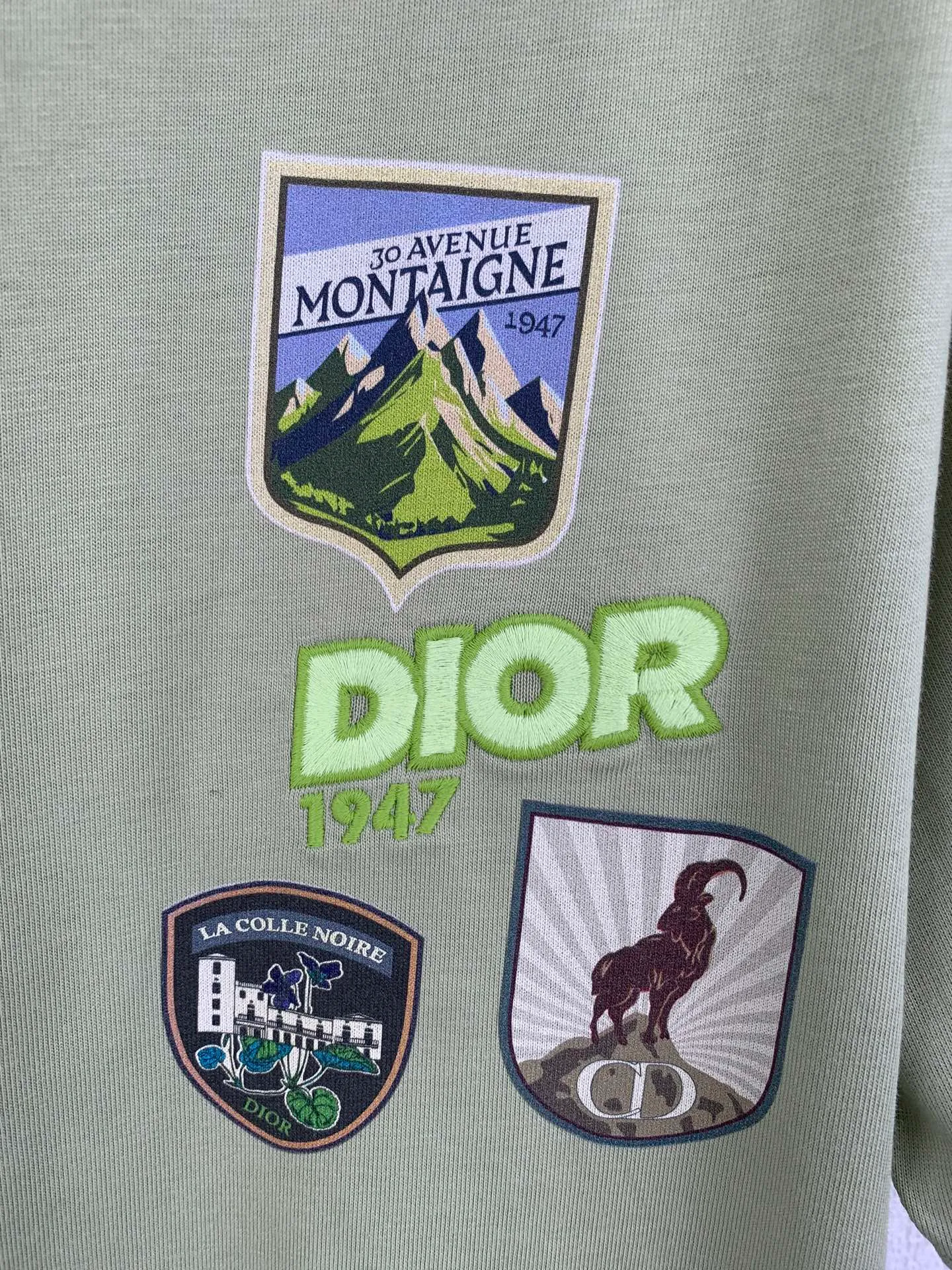 Dior 25SSNew Arrival Dior Mountain T ， Dior Mountain T Series ， ， Dior Dior Classic 。 White ， ，Series ， 。 ：White Black Sizes：S M L XL