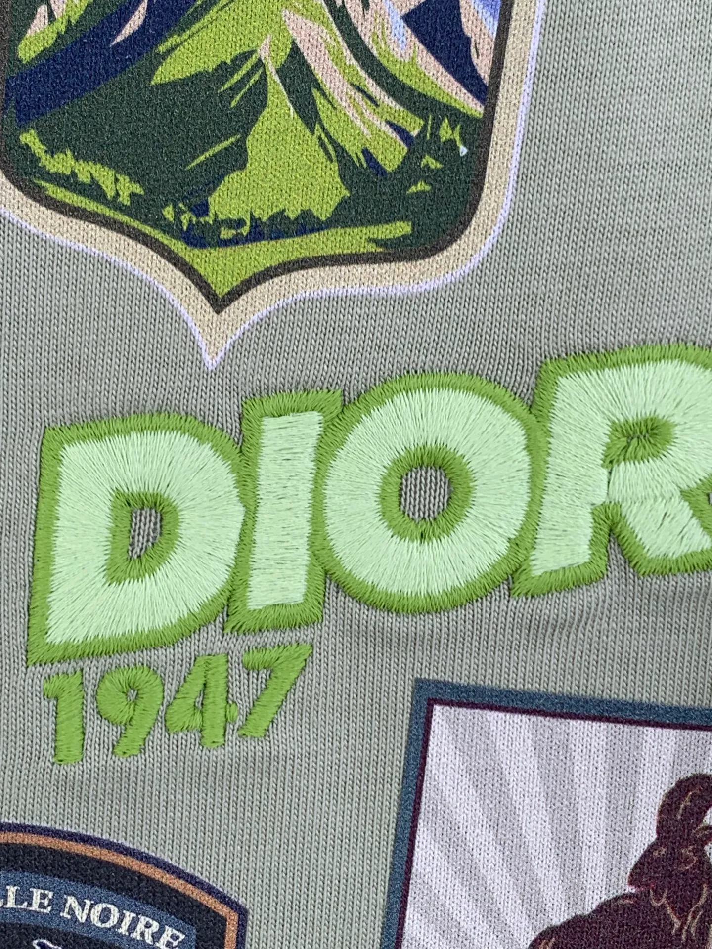 Dior 25SSNew Arrival Dior Mountain T ， Dior Mountain T Series ， ， Dior Dior Classic 。 White ， ，Series ， 。 ：White Black Sizes：S M L XL