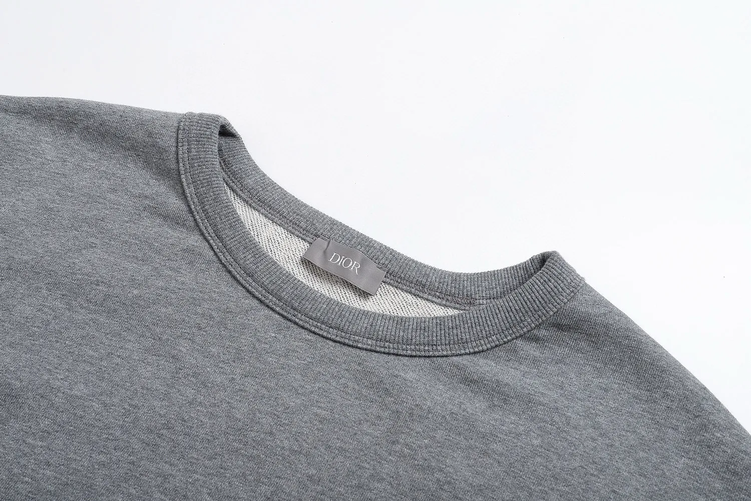 【 】 CD （Gray） 6, ， 。 Montaigne Series ， Dior 。 Black ， Dior Montaigne 。 ， ， 。 ， 、 。 、Breathable 、 、 ， ， 。 ， ， ， 。 Size:S/M/L/XL