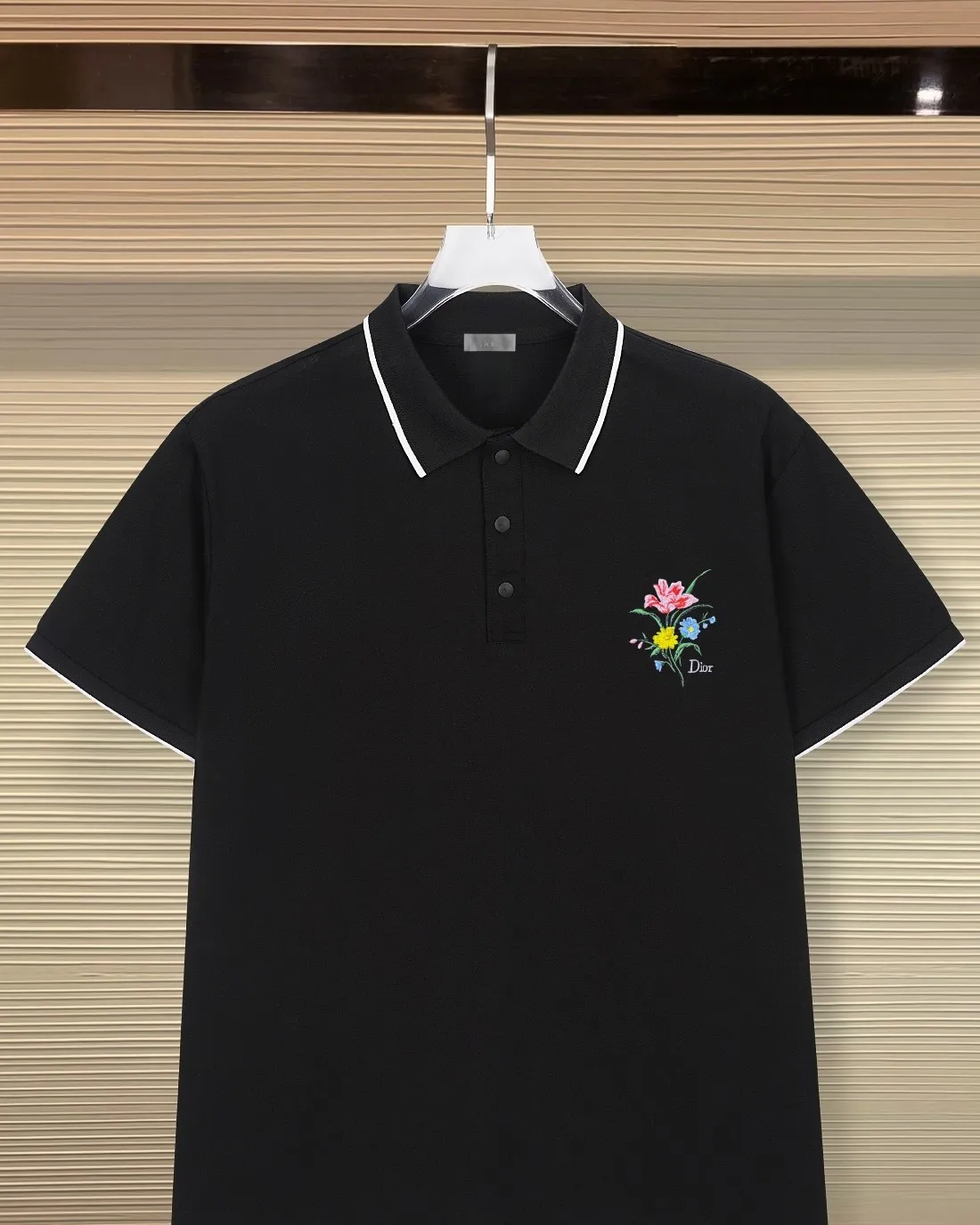 DIOR*Dior Classic style with beautifully embroidered letter logo on the chest, short-sleeved POLO shirt ✅Boutique top quality craftsmanship‼ Three complete standards ●100% ice silk zinc jade fiber ●50% cotton 50% polyester fiber ●Square weight g ●Embroidery technology ●Customized 1:1 trademark ●Normal version ●Size: M L XL XXL XXXL