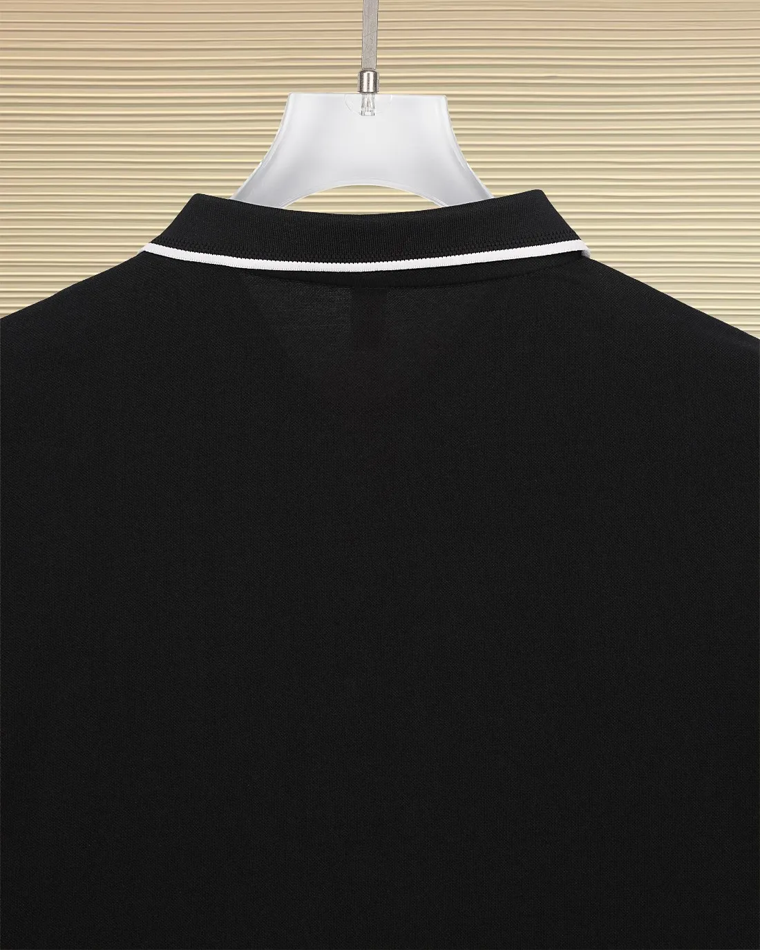 DIOR*Dior Classic style with beautifully embroidered letter logo on the chest, short-sleeved POLO shirt ✅Boutique top quality craftsmanship‼ Three complete standards ●100% ice silk zinc jade fiber ●50% cotton 50% polyester fiber ●Square weight g ●Embroidery technology ●Customized 1:1 trademark ●Normal version ●Size: M L XL XXL XXXL