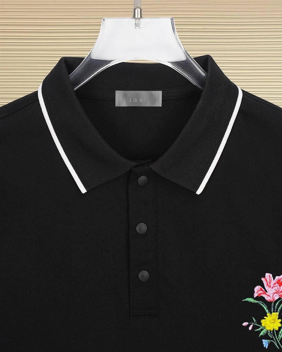 DIOR*Dior Classic style with beautifully embroidered letter logo on the chest, short-sleeved POLO shirt ✅Boutique top quality craftsmanship‼ Three complete standards ●100% ice silk zinc jade fiber ●50% cotton 50% polyester fiber ●Square weight g ●Embroidery technology ●Customized 1:1 trademark ●Normal version ●Size: M L XL XXL XXXL