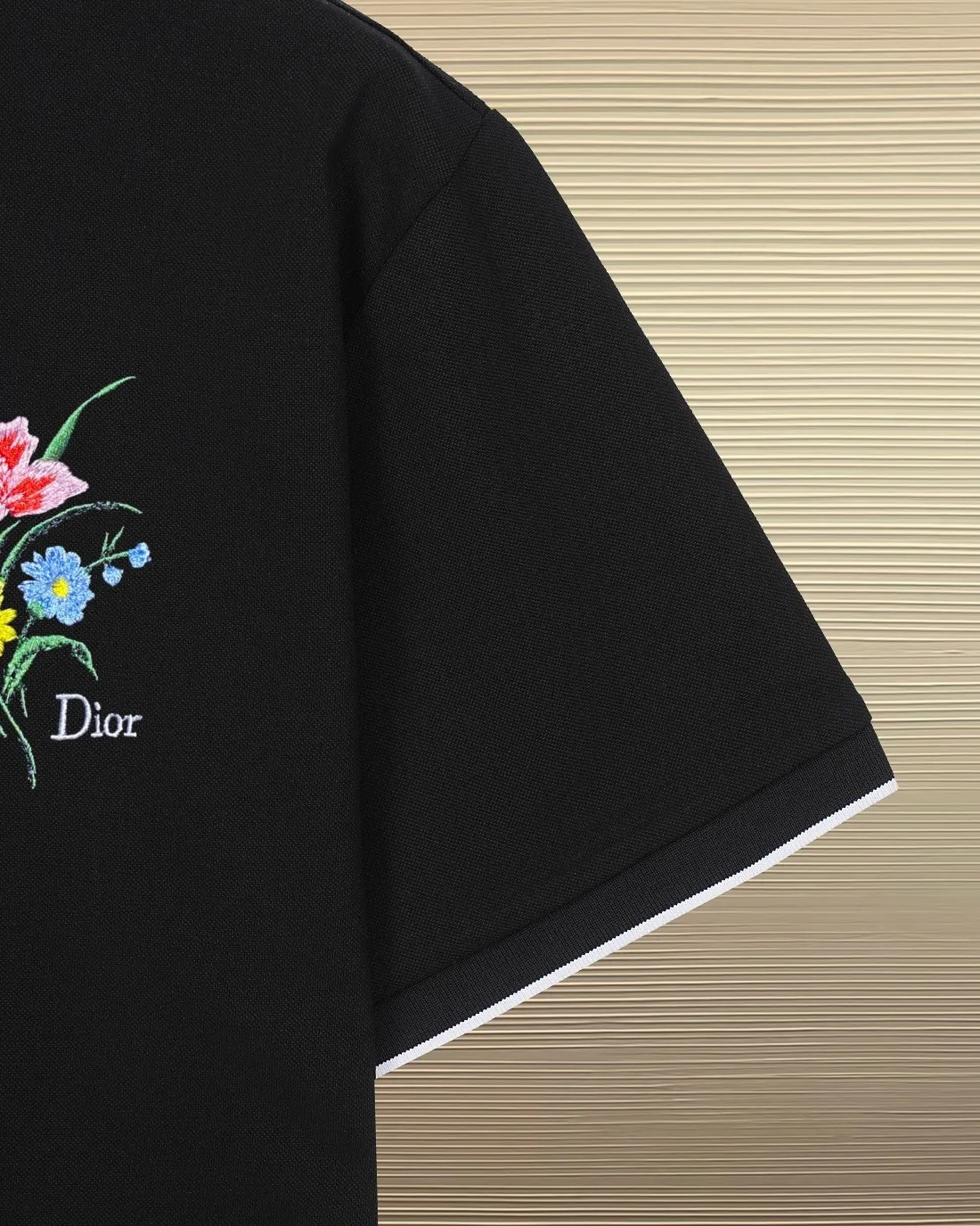 DIOR*Dior Classic style with beautifully embroidered letter logo on the chest, short-sleeved POLO shirt ✅Boutique top quality craftsmanship‼ Three complete standards ●100% ice silk zinc jade fiber ●50% cotton 50% polyester fiber ●Square weight g ●Embroidery technology ●Customized 1:1 trademark ●Normal version ●Size: M L XL XXL XXXL