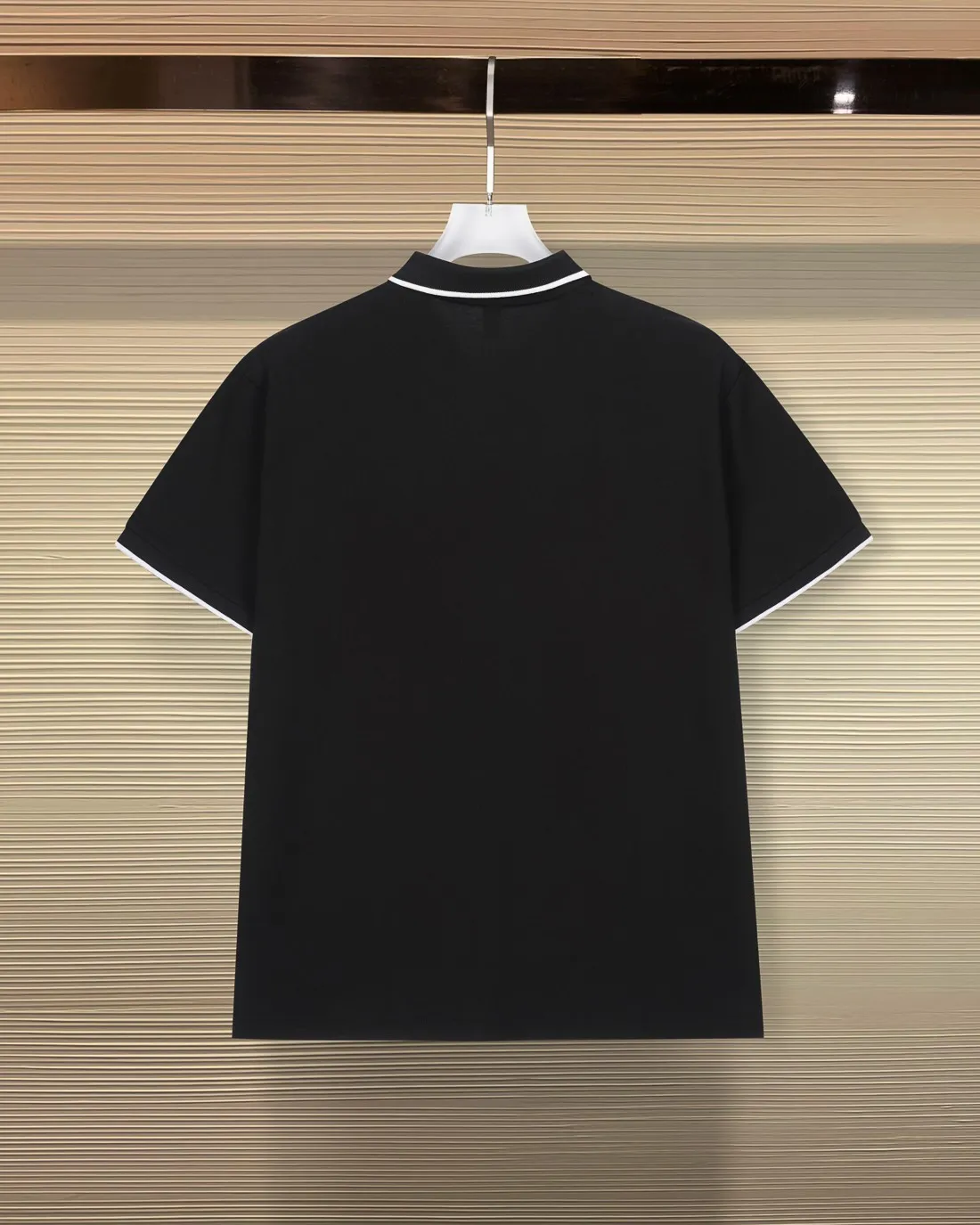 DIOR*Dior Classic style with beautifully embroidered letter logo on the chest, short-sleeved POLO shirt ✅Boutique top quality craftsmanship‼ Three complete standards ●100% ice silk zinc jade fiber ●50% cotton 50% polyester fiber ●Square weight g ●Embroidery technology ●Customized 1:1 trademark ●Normal version ●Size: M L XL XXL XXXL