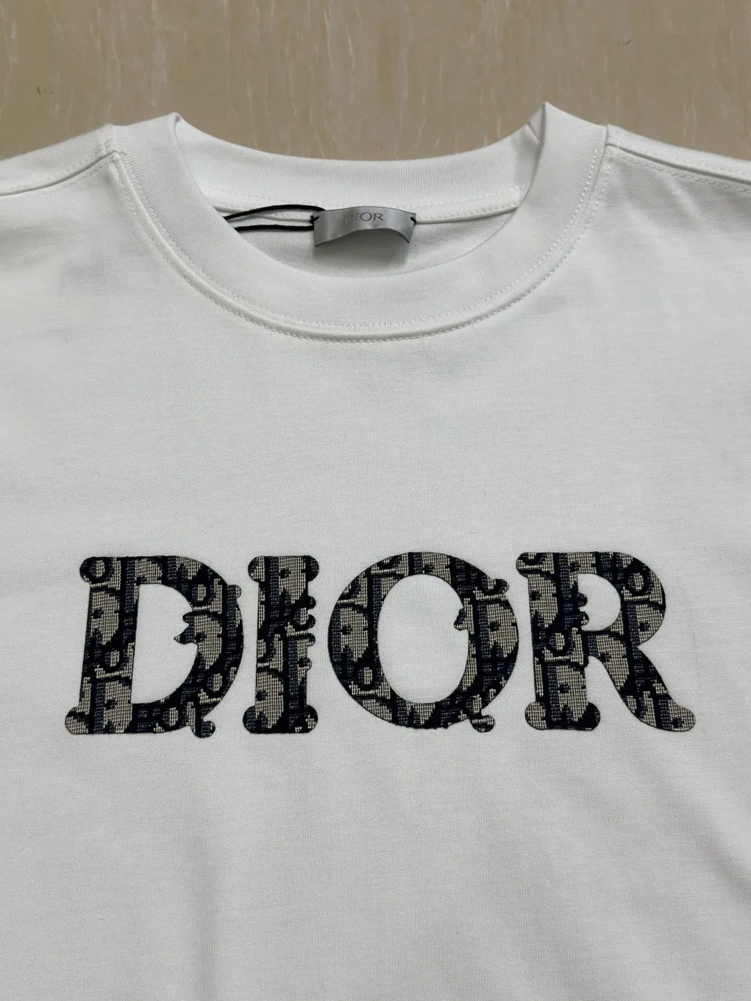 （ Quality ） ： . DIO.R T ： 100% ： 1*1 ： ：Black White Size：XS S M L Same Style