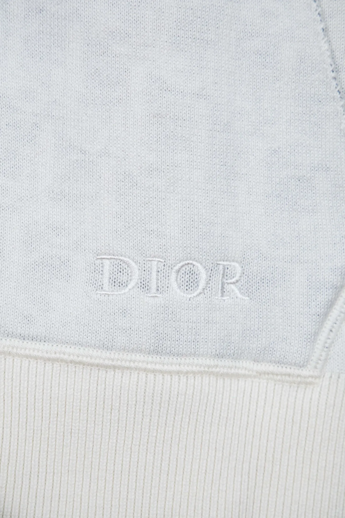 ：M 𝘾𝙝𝙧𝙞𝙨𝙩𝙞𝙖𝙣 𝘿𝙞𝙤𝙧 CD 24SS Authentic 50% 35% 15% logo ：White Gray Size：S M L