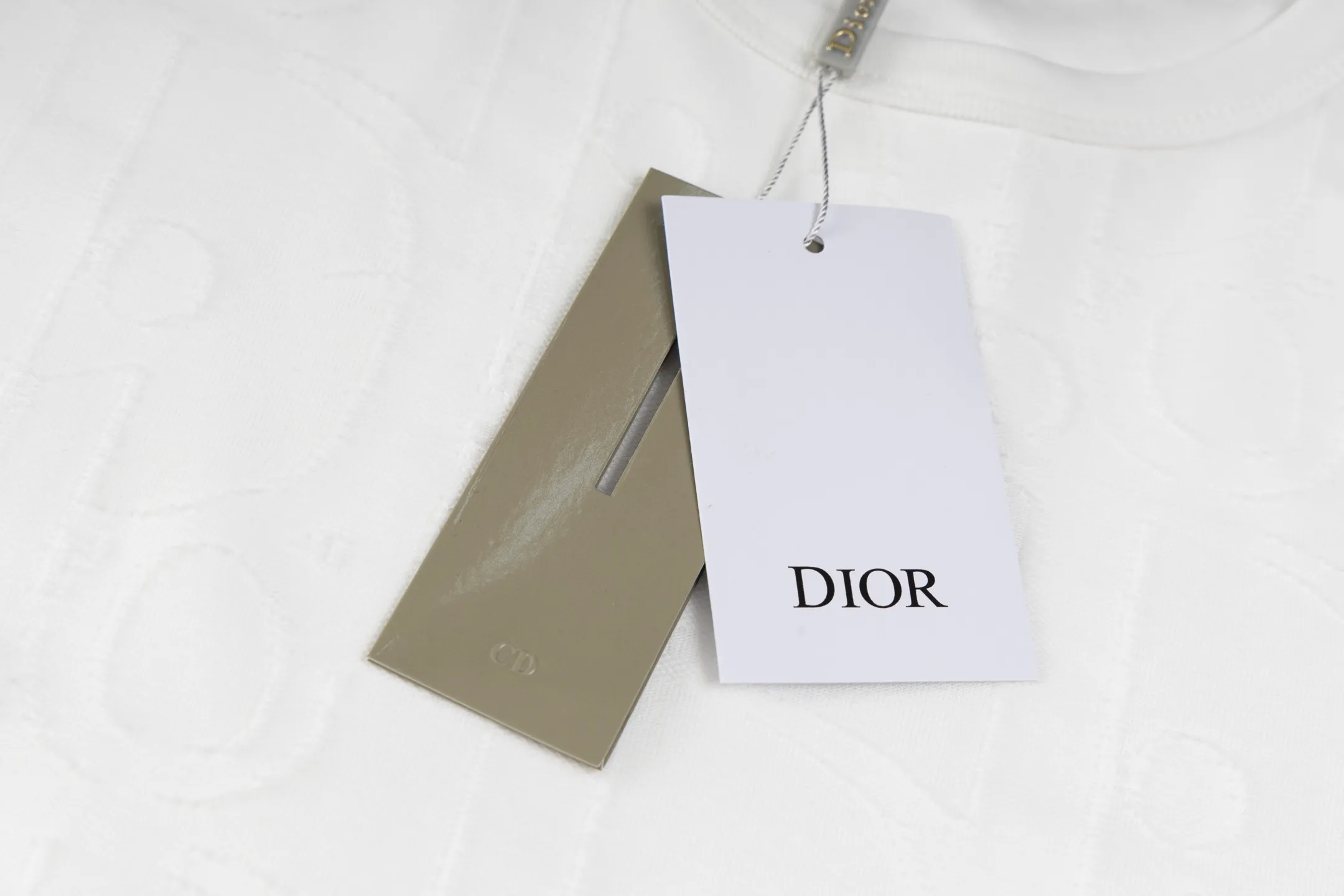 【 . Quality】 DIOR 25SS T ， 32S ，32S 32 ， 、 ， Wear-Resistant ， Breathable 。 ， ， ， 。 ， Oblique ， 。 ， 。 ， ， 。 ， ， 。 。 ， H ， 。 、 、 ， 、 。 ， 。 ， 、 。 1:1 1:1 ( ) ：8843# ：White Blue Size：XS S M L