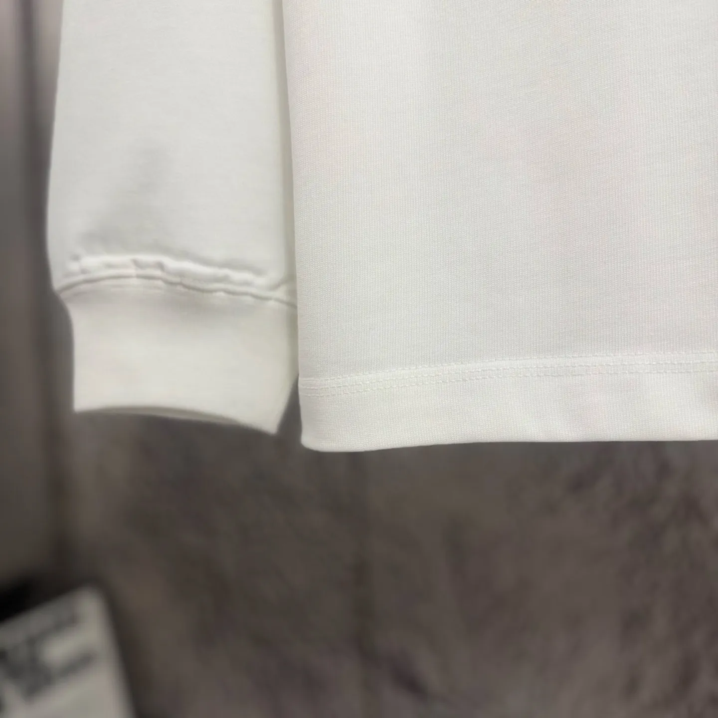 "𝙉𝙚𝙬⚜️Dior" 2026* Autumn and Winter New Arrival long-sleeved T-gram pure cotton three-dimensional print for men and women Same Style Size: S M L XL XXL Color: White Black Coffee Brown Gray Apricot