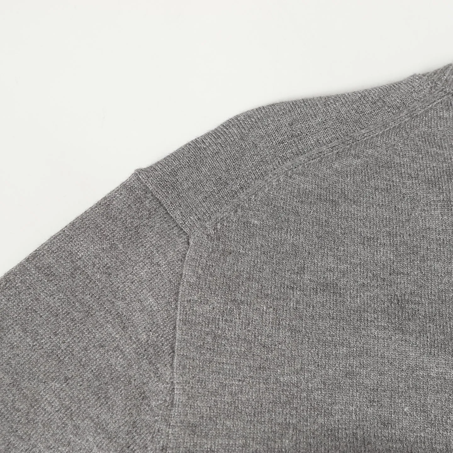 CD 24FW 13,000 ， 70 30 40 。 Gray， 12 ， ， 。 logo 。 Same Style！ size: S/M/L