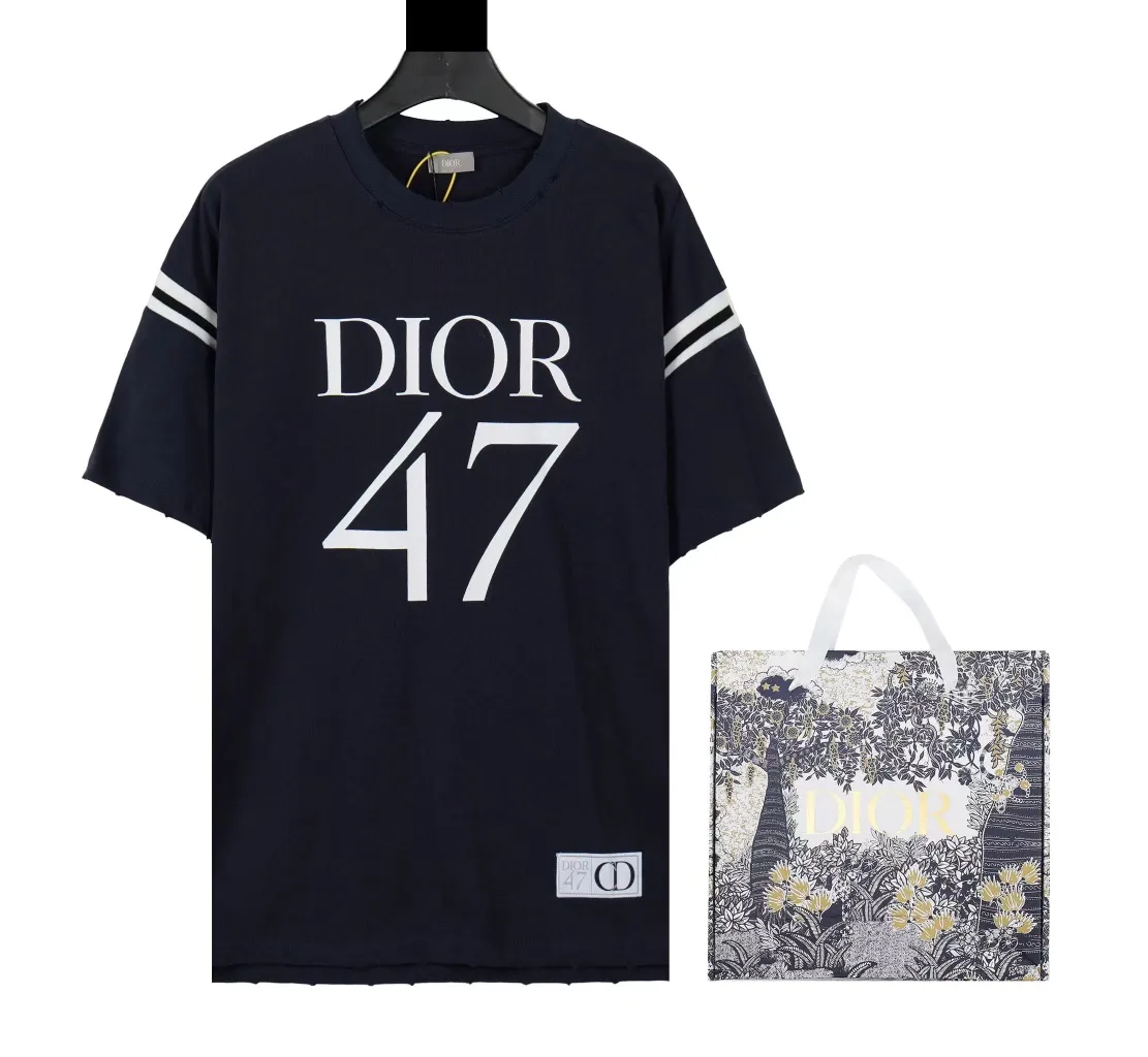 （ ➕5） CD 2024New Arrival 47 T ： （ T White） 【10s 】，【 g】， Y 【 】， 【 + 】 ， 【 】， 【 CD 】， 【 】， 【 】。 Sizes：XS S M L