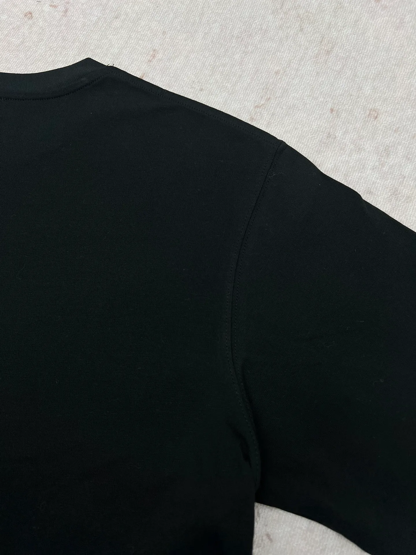 25ss New Arrival T Black CD Icon T 。 Black ， CD Icon 。 ， ， 。 Sizes：XS.S.M.L