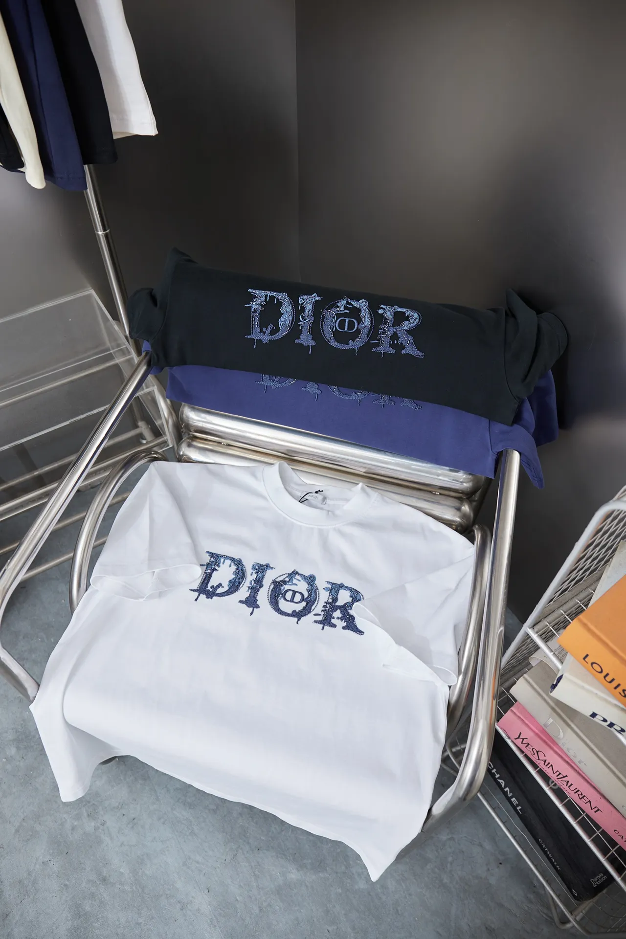 D＊or CD 26SS early spring New Arrival joint series embroidered logo short sleeves light luxury essential item for daily commuting for men and women correct version welcome to compare detailed features gram 100% pure cotton double yarn jersey fabric custom dyed in the same cylinder special thickened 32 pieces double ply 1 Original main mark, washable tag, brand moisture-proof paper packaging Color: White/Black/Blue Size: S/M/L/XL
