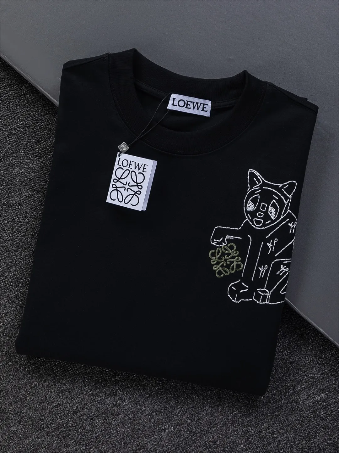 DIOR Dior dior CD S-XL Dior 26ss LOEWE X Louis Wain 🐱🪡 logo ， LOEWE Louis Wain ， ! ， ， 。 、 ， g Quality ， s ， ， ， y …… ， ， Dior ！ ， ， ， Breathable ~ ！！ Same Style！ : Black White Pink Size：S-XL ： S： 50- 56- 70 M： 52- 57- 72 L： 54- 59- 74 XL： 56- 62- 76