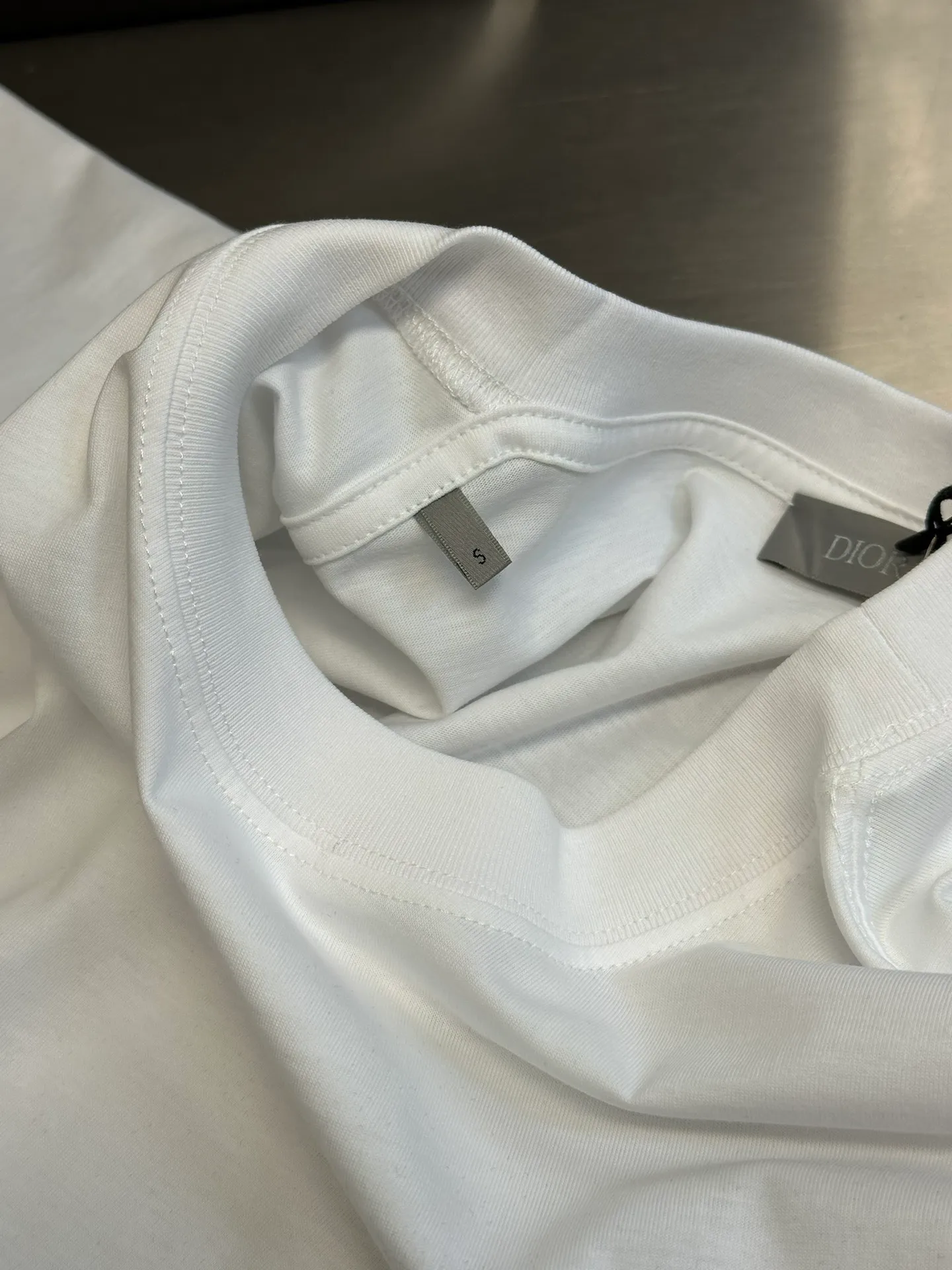 Dior 24S ， 185g。 ， ， 。 ， ， 。 、 、 。 ， 。 ， ； ， ， 。 、 、 。 size：xs s m l