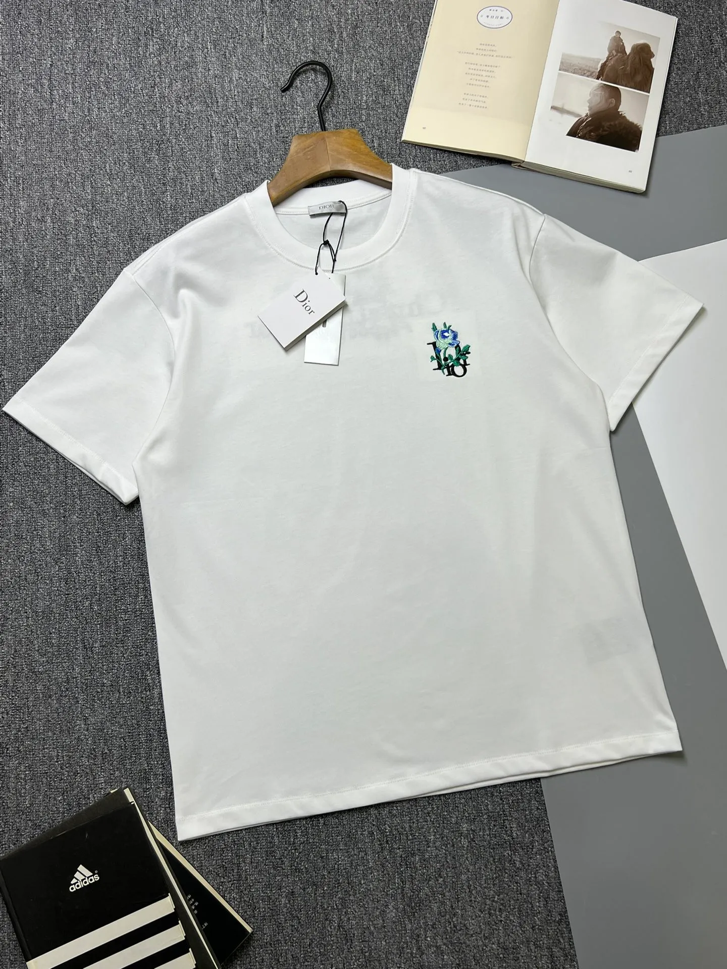 Dior LOGO ， Retro Same Style T Versatile : Black White