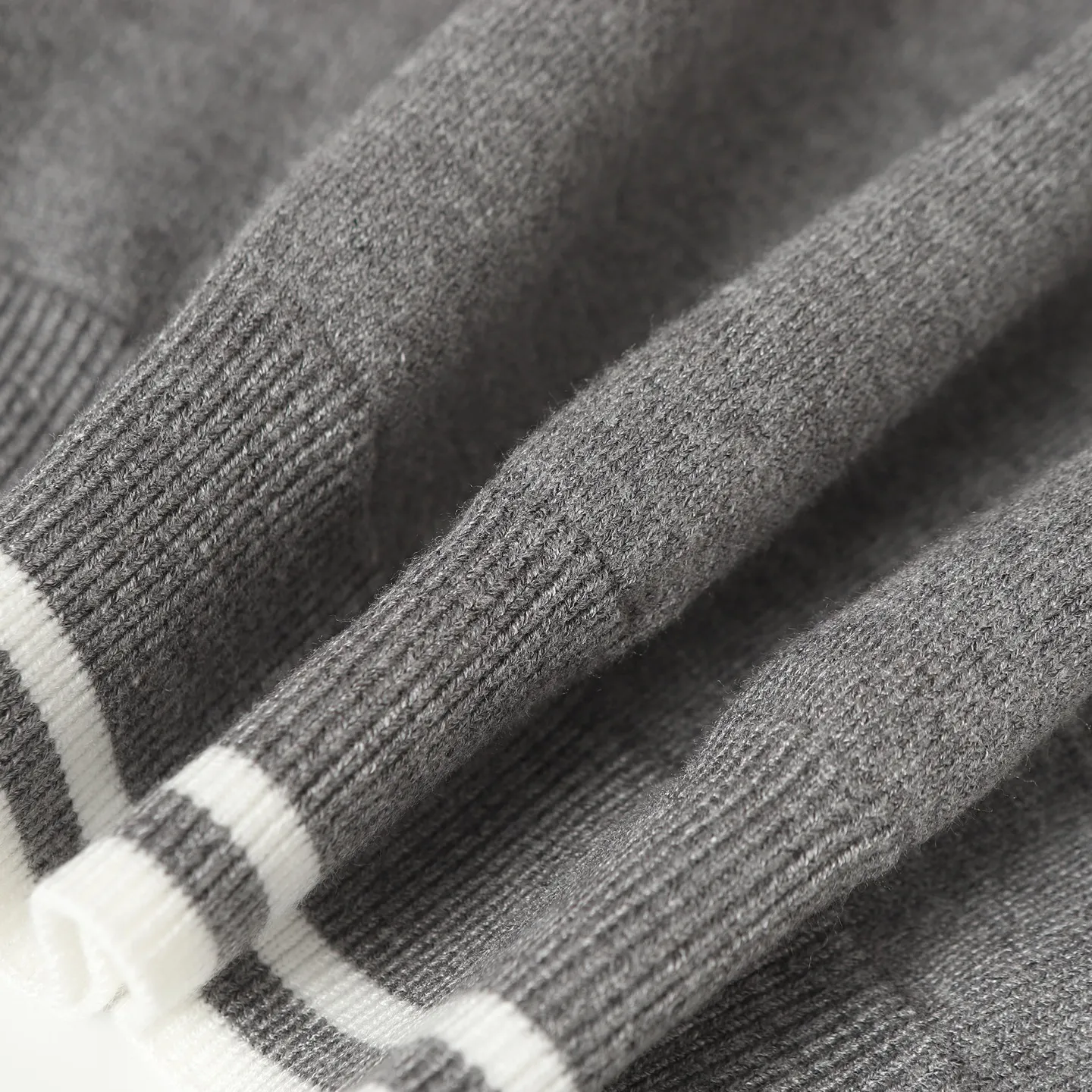 CD 24FW 13,000 ， 70 30 40 。 Gray， 12 ， ， 。 logo 。 Same Style！ size: S/M/L