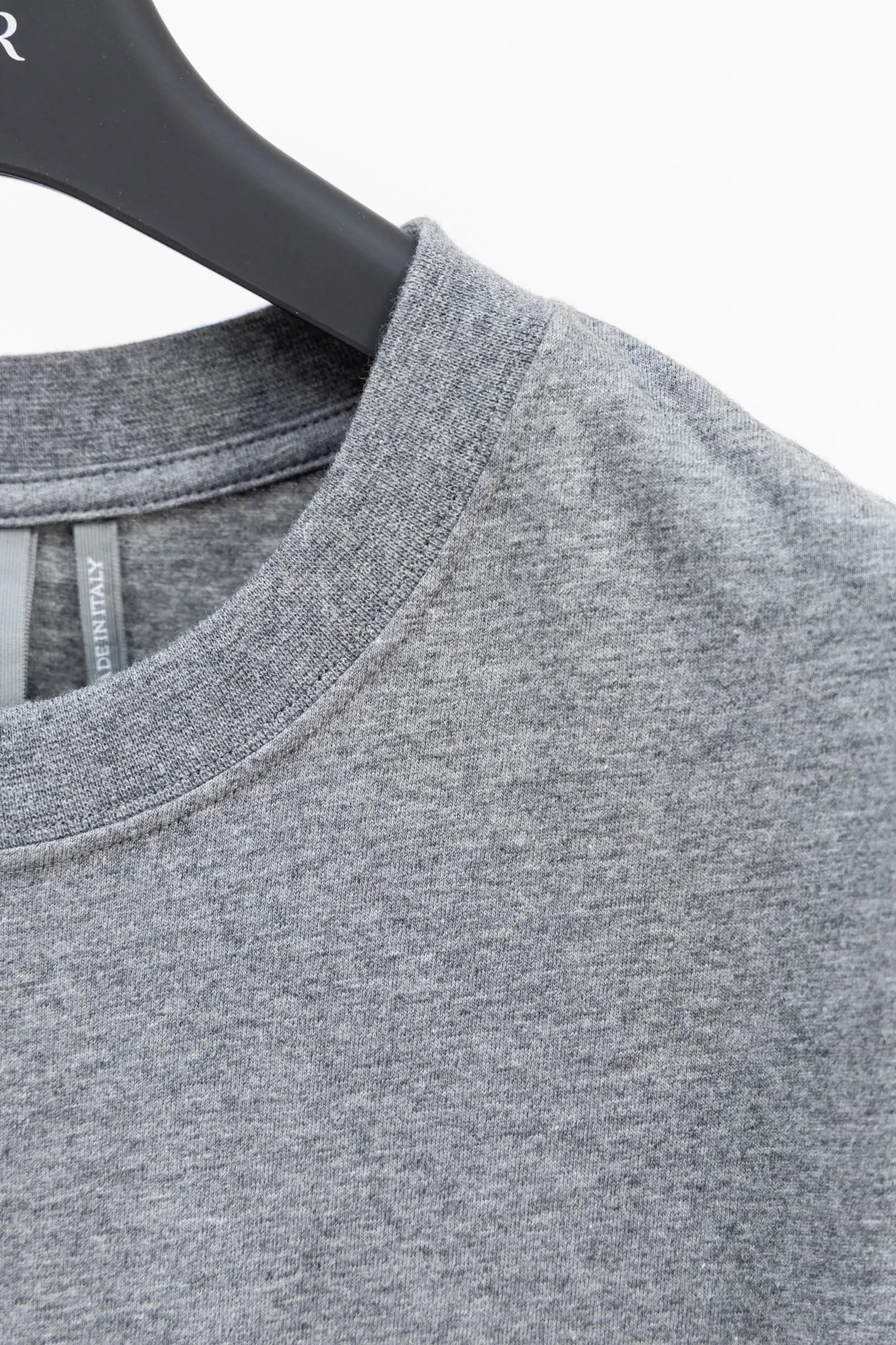 【 . Quality】 DIOR T ：24 185G ：32 1×1 G 24 ， 。 ， 。 ， 。 ， ， 。 Rebound ， ； ； ， Breathable ， Wear-Resistant， 。 ， 12-15 ， 6 。 ， ， 0.8-1.2mm ， 。 ， 。 ， ， 。 ， 。 ：8877# ：White Gray Size：XS S M L