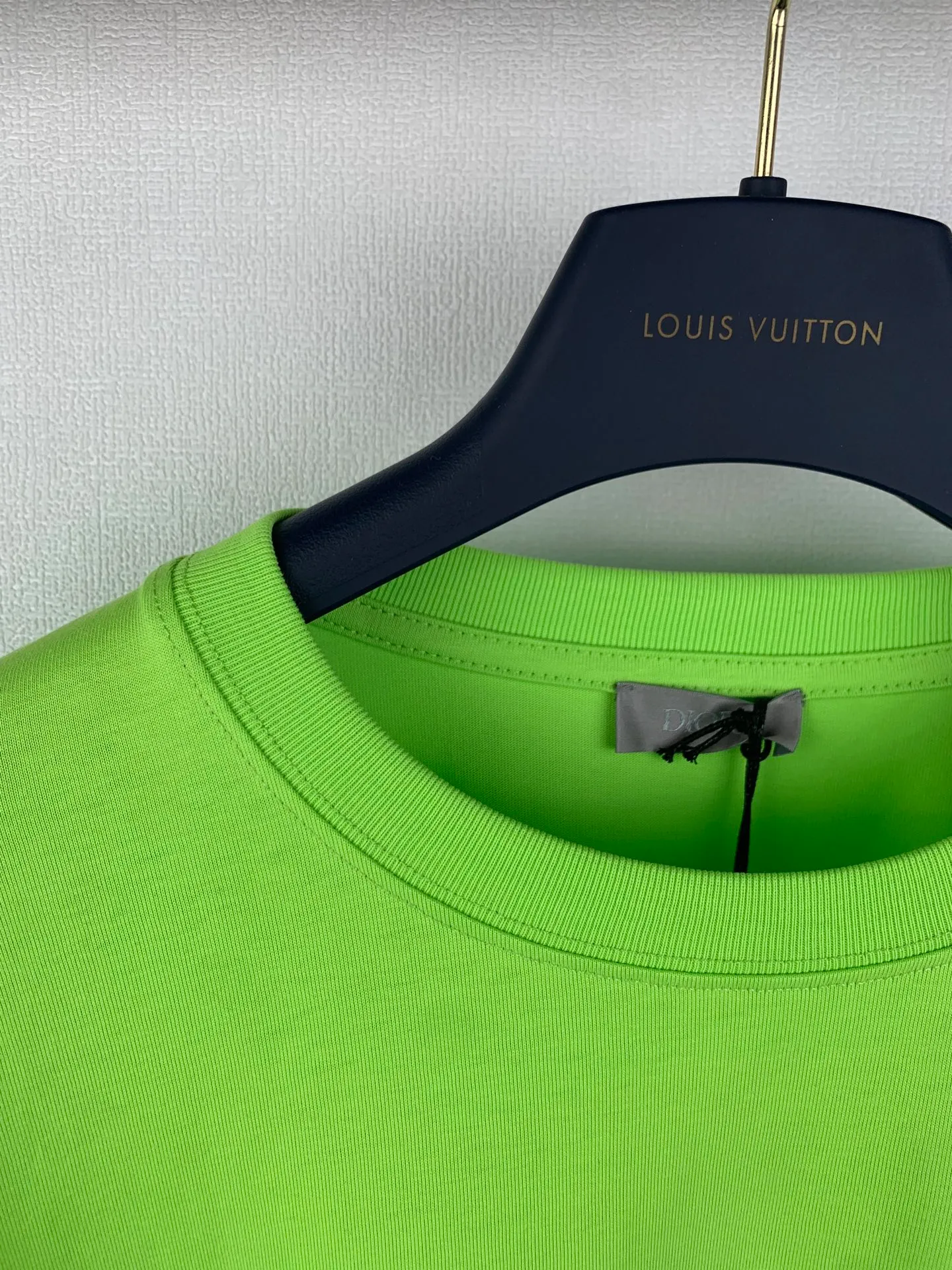 DIOR/ CD Box T T CD Box ， Dior 。 ， ， ， 。 ！ ：Black White Green Sizes：S M L XL