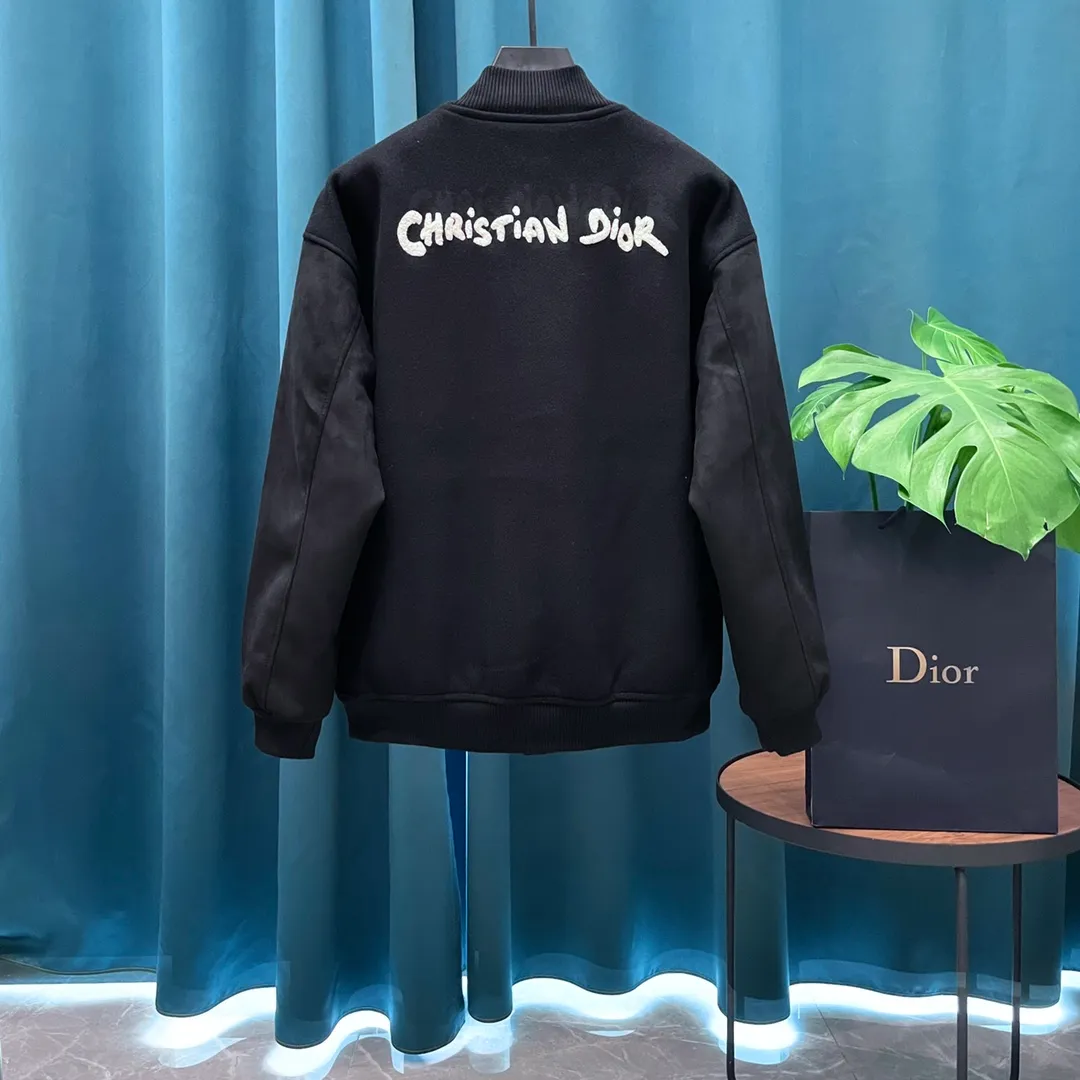 Dior➡️ 2025ss ， 。 LV ， ， 。 1 ， 。 ， 。Premium ！ ！ Quality！ Size：M L XL XXL