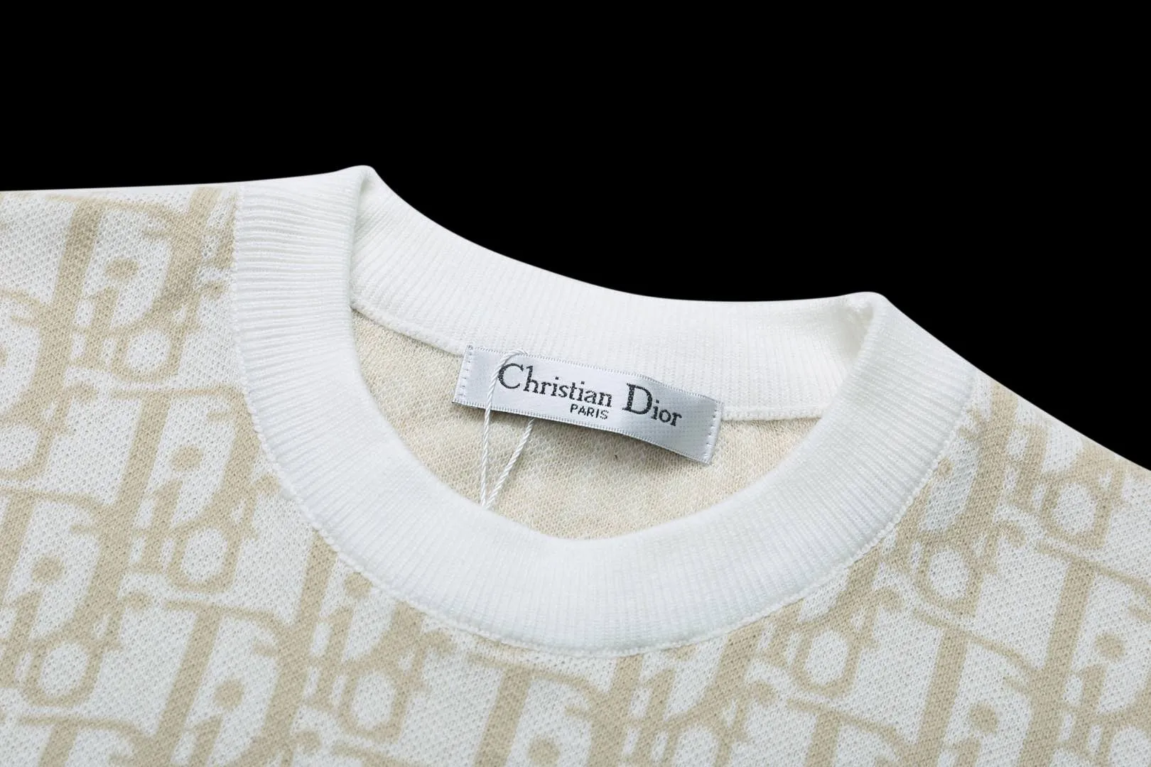 ✈️ Oblique Dior Oblique 。 White ， ， ， 。 Beige White Oblique 、 100% Same Style！ Sizes:XS-S-M-L