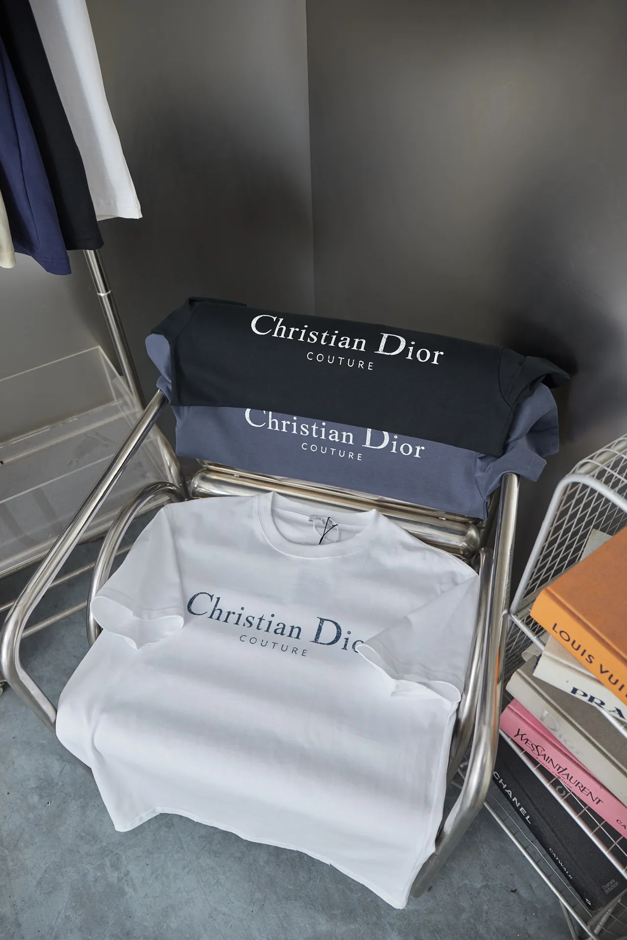 D＊or CD 26SS early spring New Arrival joint series letter logo frayed short sleeves light luxury essential item for daily commuting for men and women correct version welcome to compare detailed features gram 100% pure cotton double yarn jersey fabric custom dyed in the same cylinder special thickened 32 count double ply 1 Original main mark, washed tag, brand moisture-proof paper packaging Color: White/Black/Gray Size: S/M/L/XL