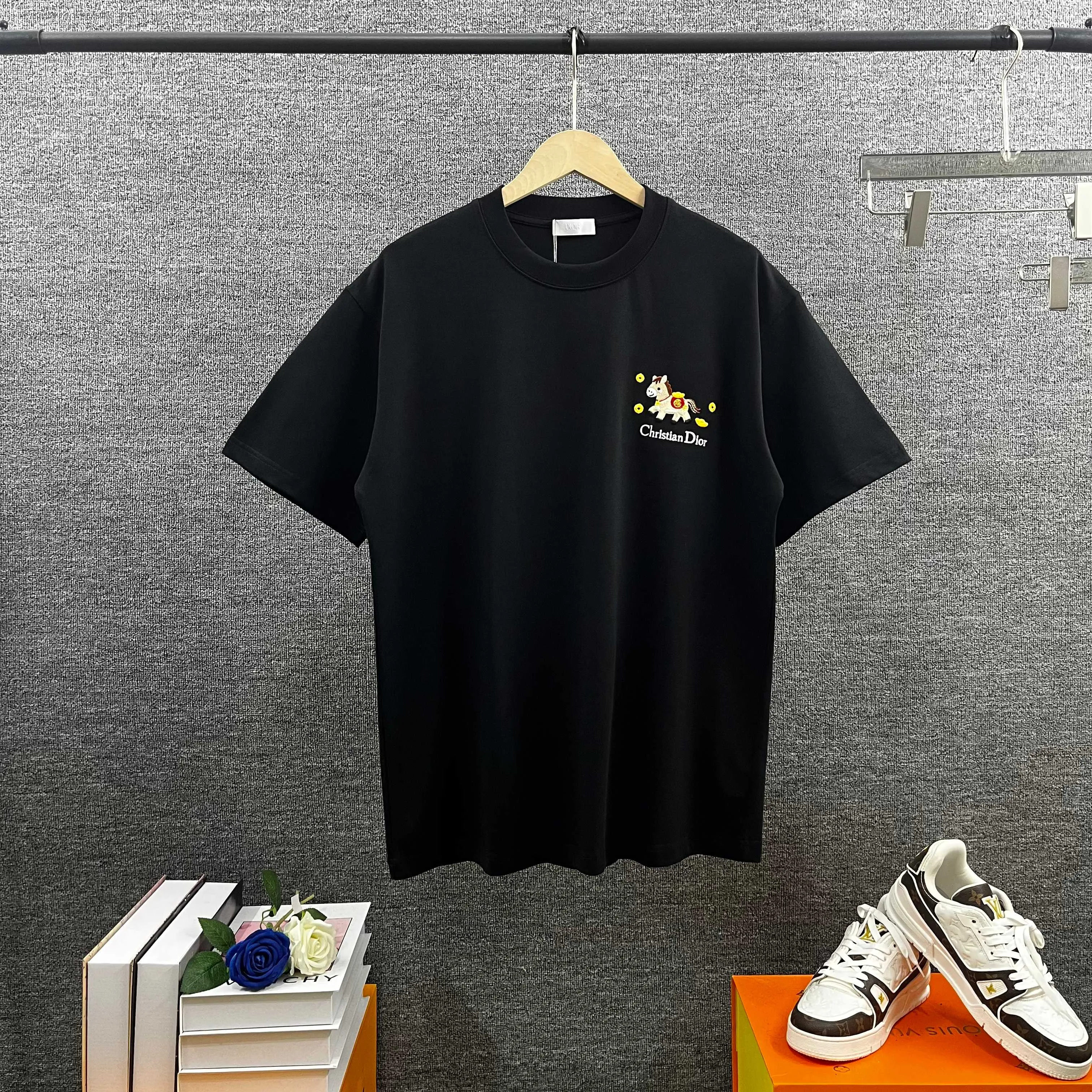 Dir * 2026 New Arrival ， ， ！Classic T Same Style ：Black White Red Size： S （90-130 ） M （120-150 ） L （140-165 ） XL （160-180 ） XXL （180 ）