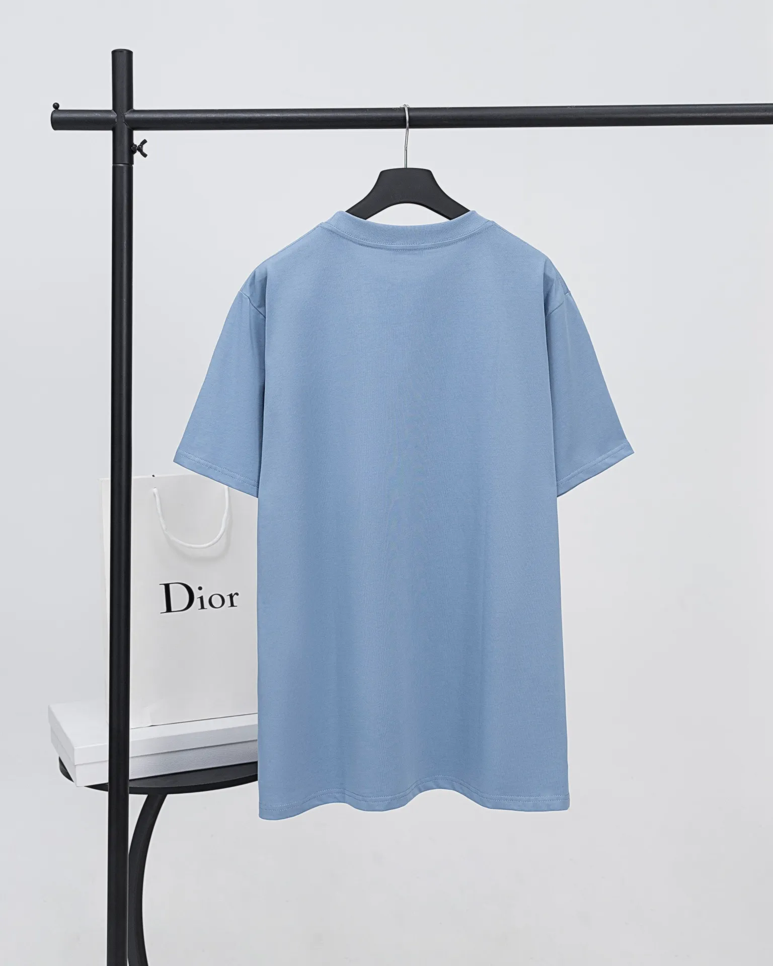 【 . Quality】 DIOR CD Classic T 32 100% ( ) 1x 1 ( ) 1:1 1:1 ( ) ：8815# ：White Black Blue Brown Gray Size：XS S M L