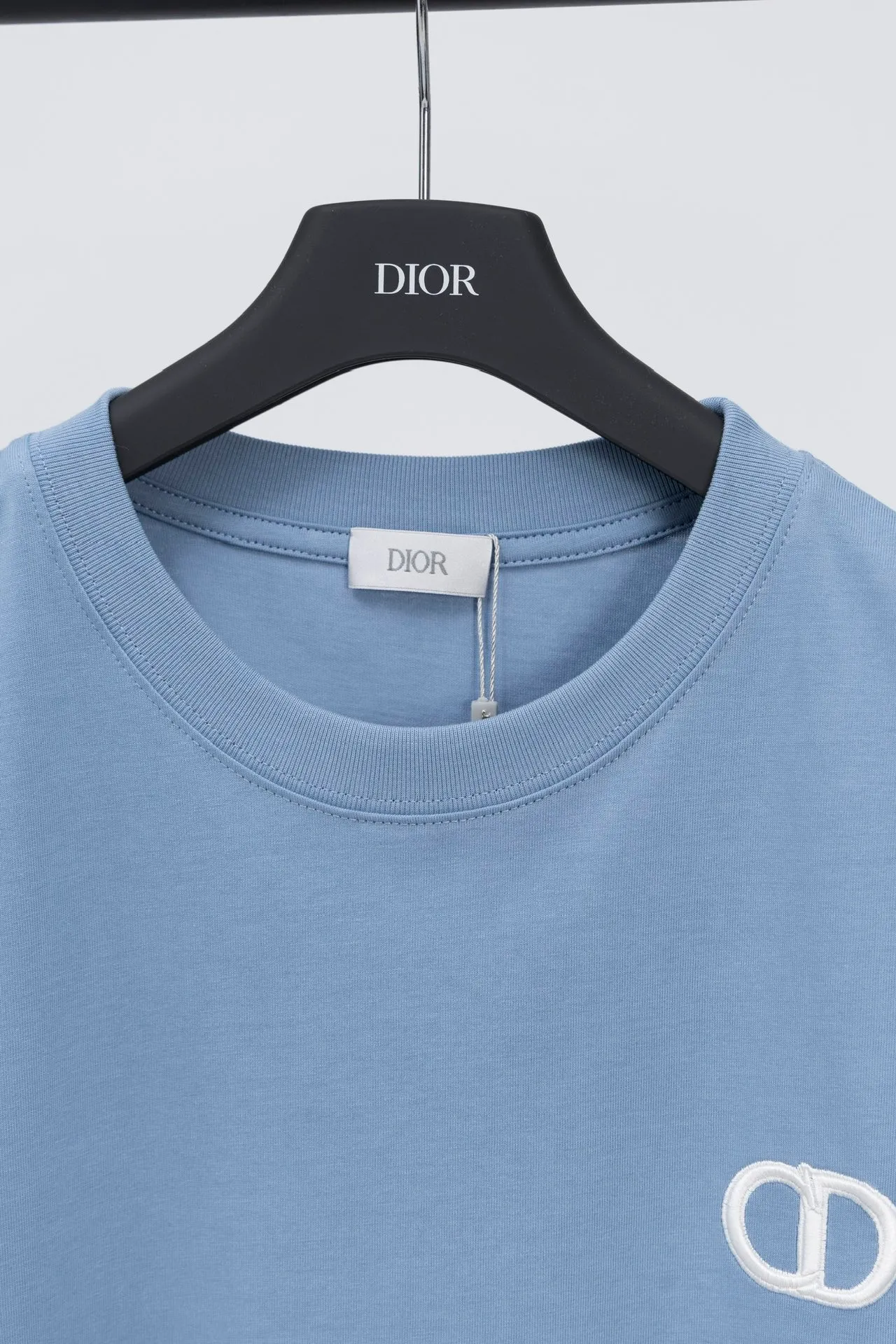 【 . Quality】 DIOR CD Classic T 32 100% ( ) 1x 1 ( ) 1:1 1:1 ( ) ：8815# ：White Black Blue Brown Gray Size：XS S M L