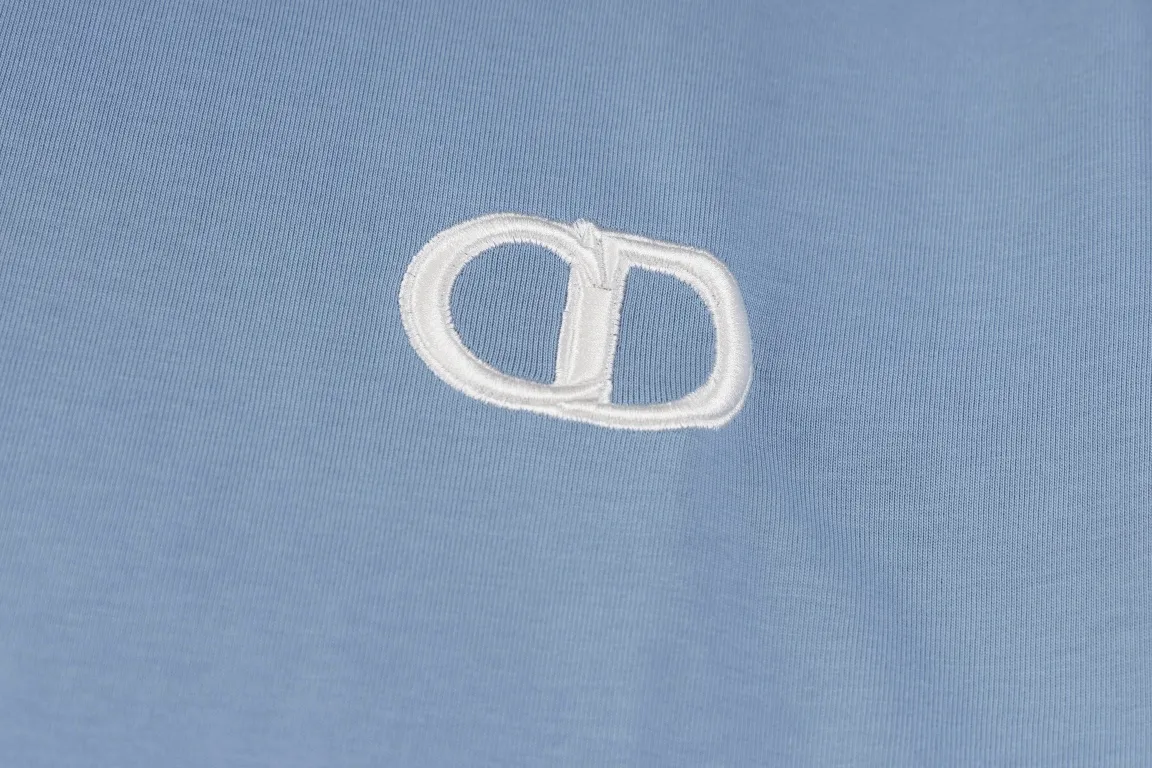【 . Quality】 DIOR CD Classic T 32 100% ( ) 1x 1 ( ) 1:1 1:1 ( ) ：8815# ：White Black Blue Brown Gray Size：XS S M L