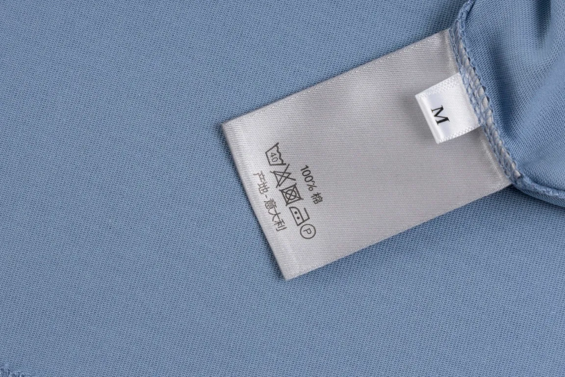 【 . Quality】 DIOR CD Classic T 32 100% ( ) 1x 1 ( ) 1:1 1:1 ( ) ：8815# ：White Black Blue Brown Gray Size：XS S M L