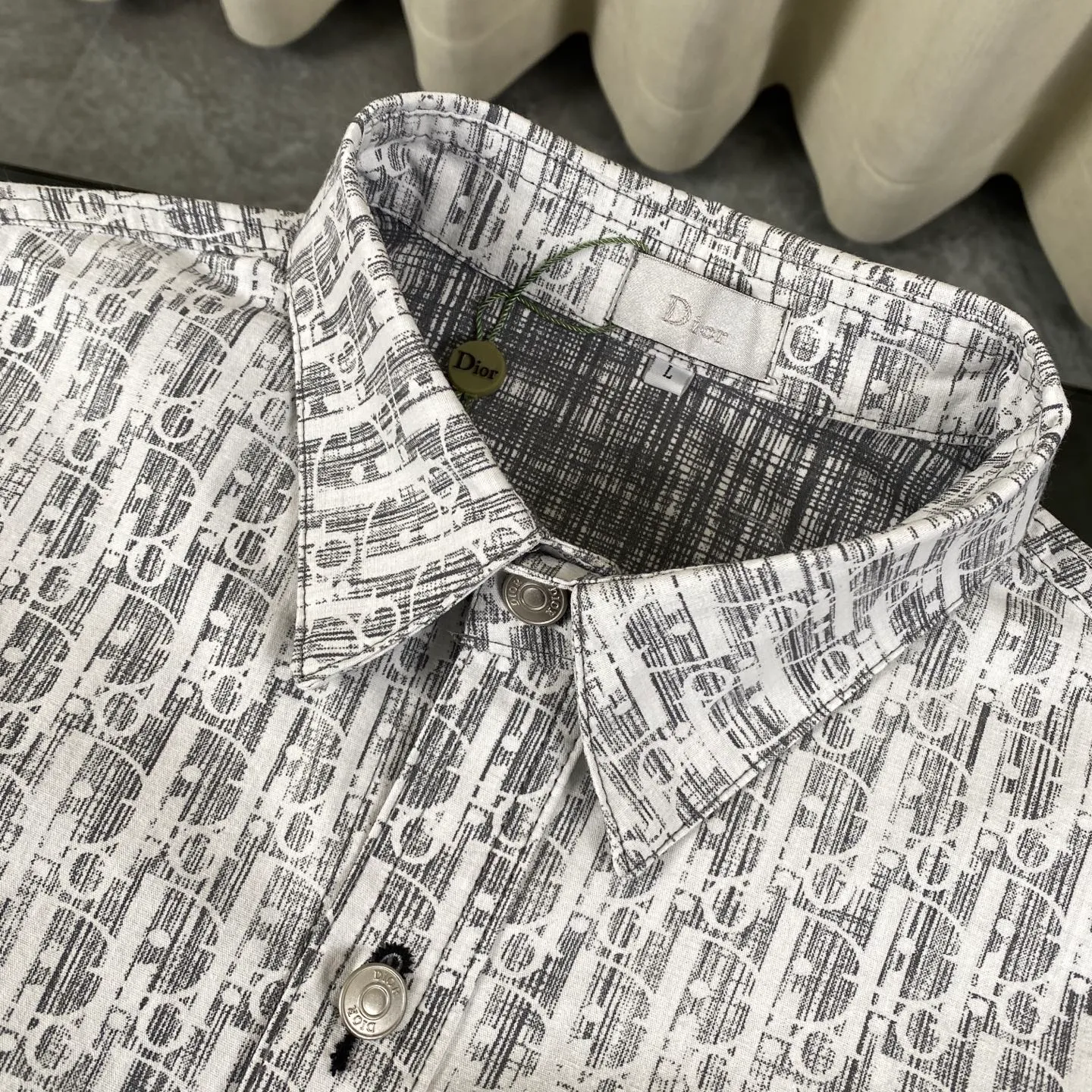 Dior/ ， ， 。 Size：M L XL Dior ， 。 ， 。 D 。 D 。 ， D O ， （ · ，Christian Dior）， ， 。 · ， 。 、 、 、 、 LOGO Dior