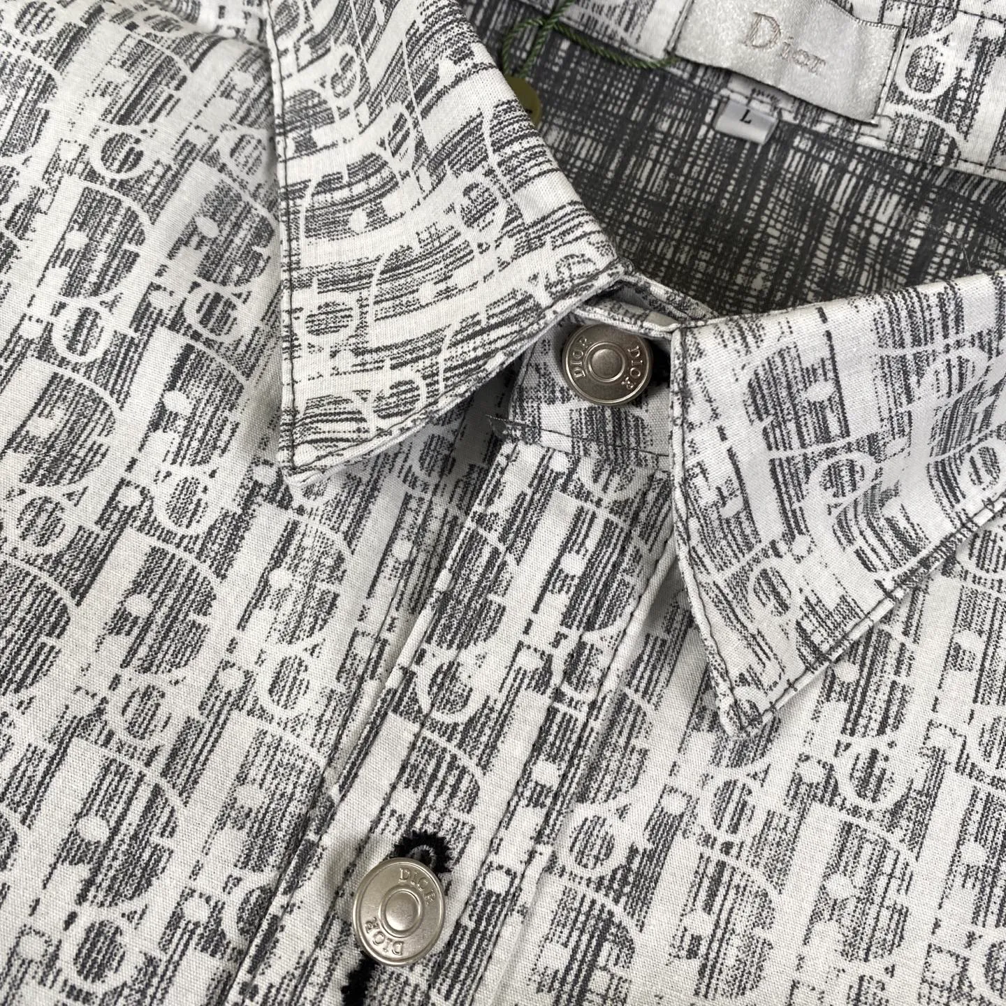 Dior/ ， ， 。 Size：M L XL Dior ， 。 ， 。 D 。 D 。 ， D O ， （ · ，Christian Dior）， ， 。 · ， 。 、 、 、 、 LOGO Dior